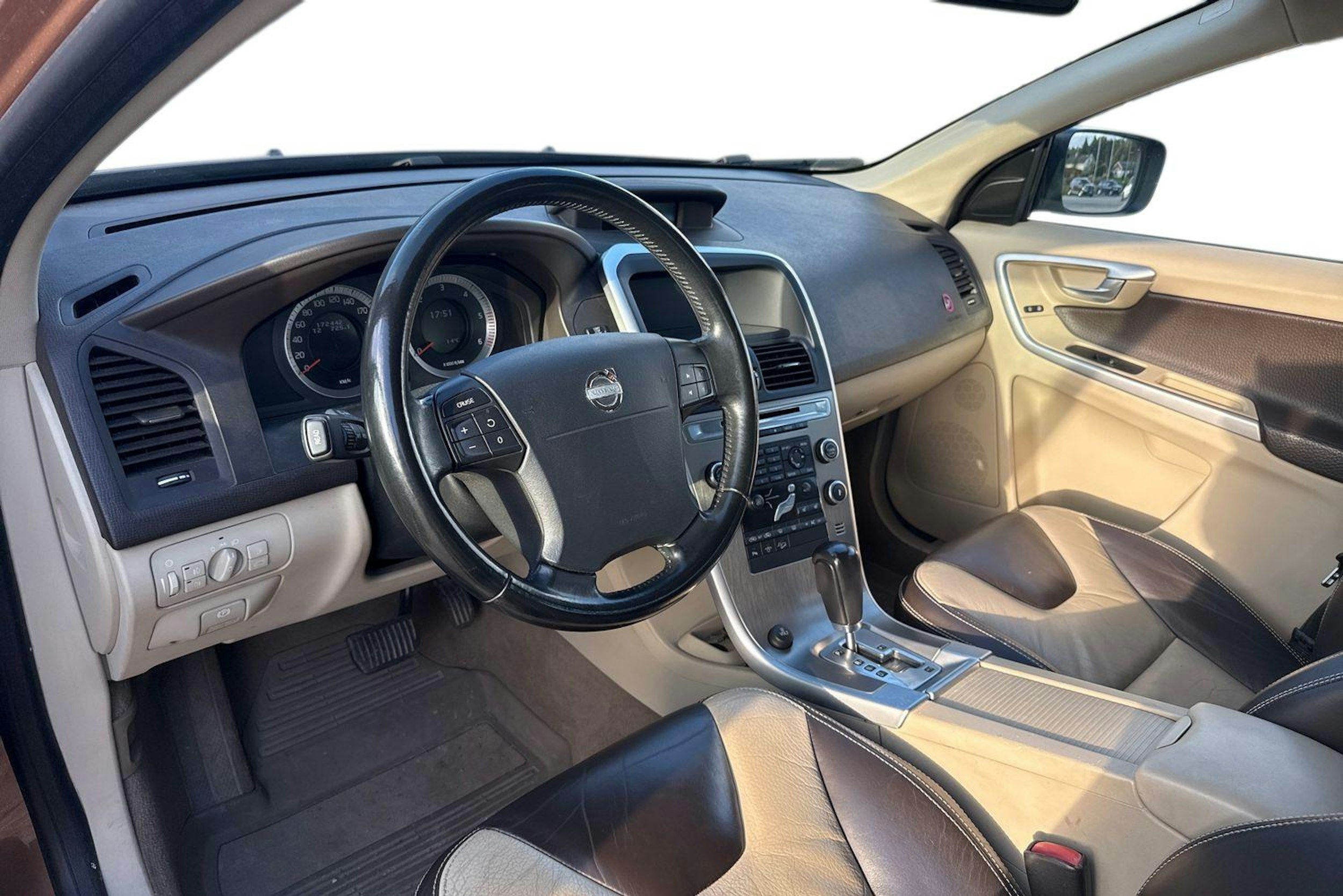 ruskea (beige) Volvo XC60 2009 kuva 3.