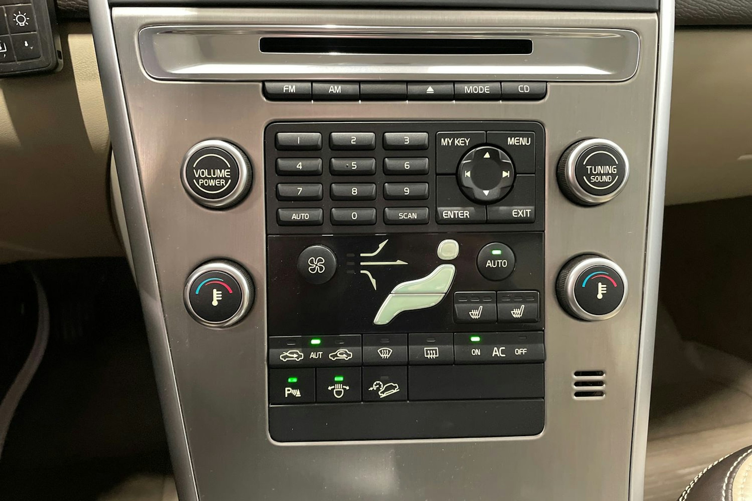 ruskea (beige) Volvo XC60 2009 kuva 22.