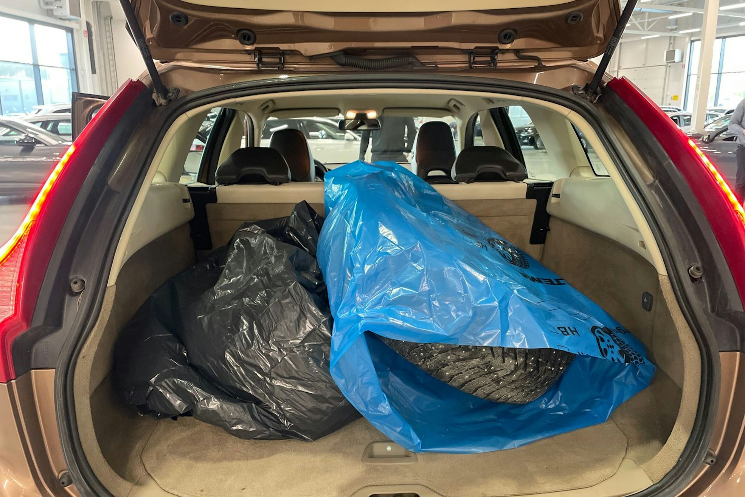 ruskea (beige) Volvo XC60 2009 kuva 25.