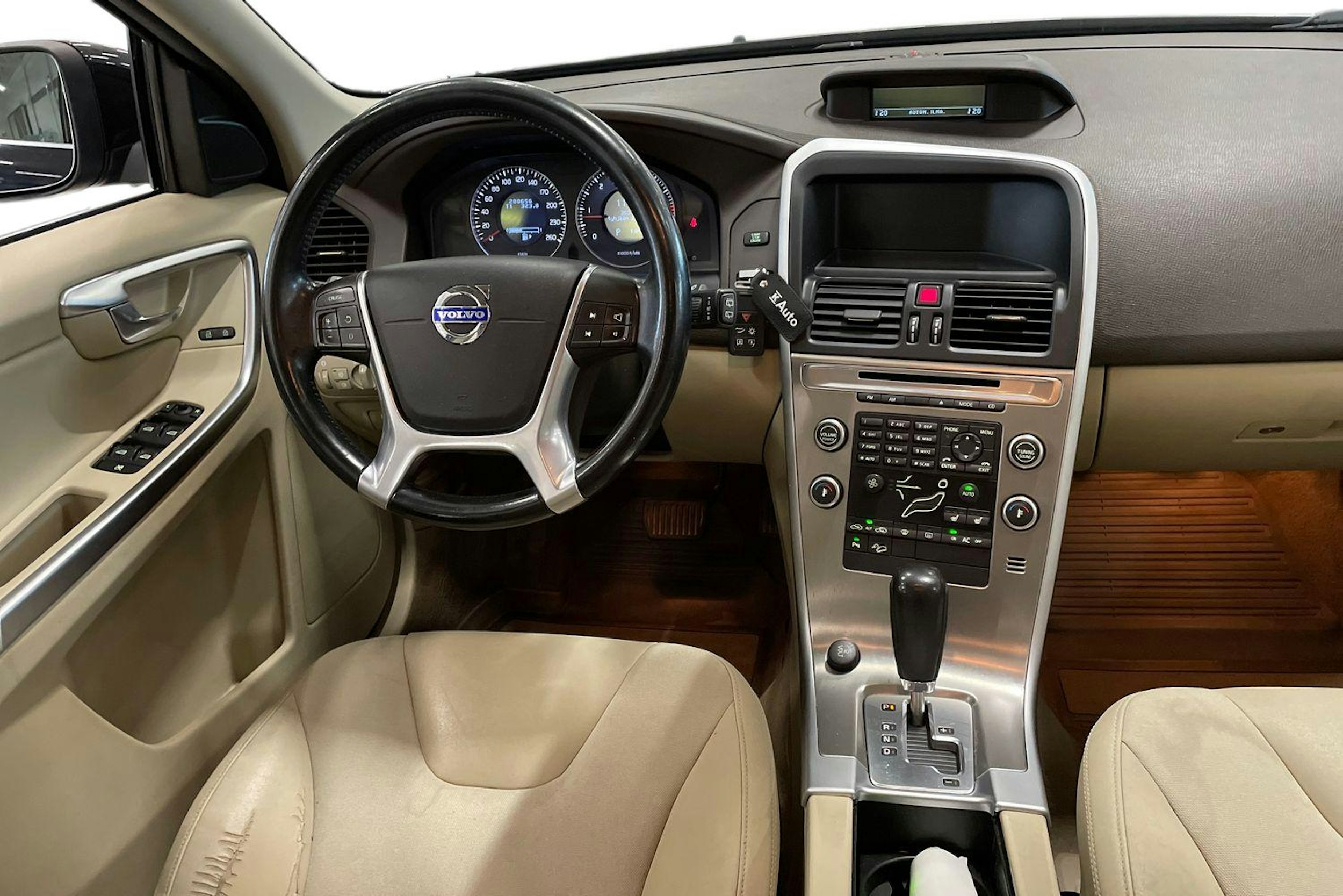 musta Volvo XC60 2009 kuva 9.