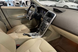 musta Volvo XC60 2009 kuva 13.