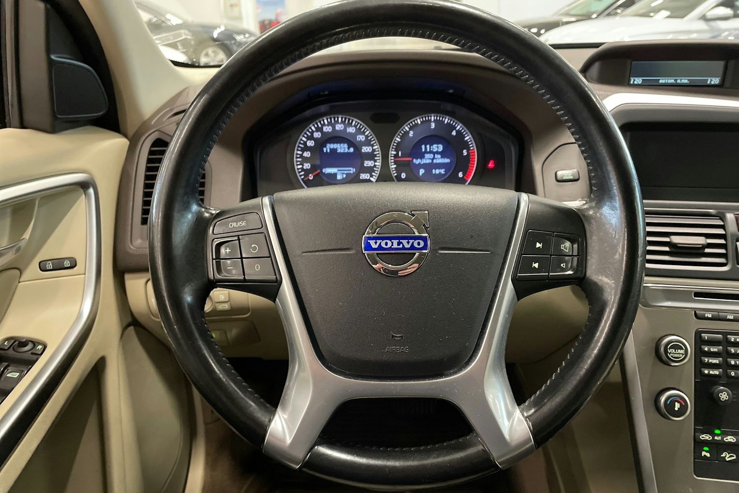 musta Volvo XC60 2009 kuva 16.