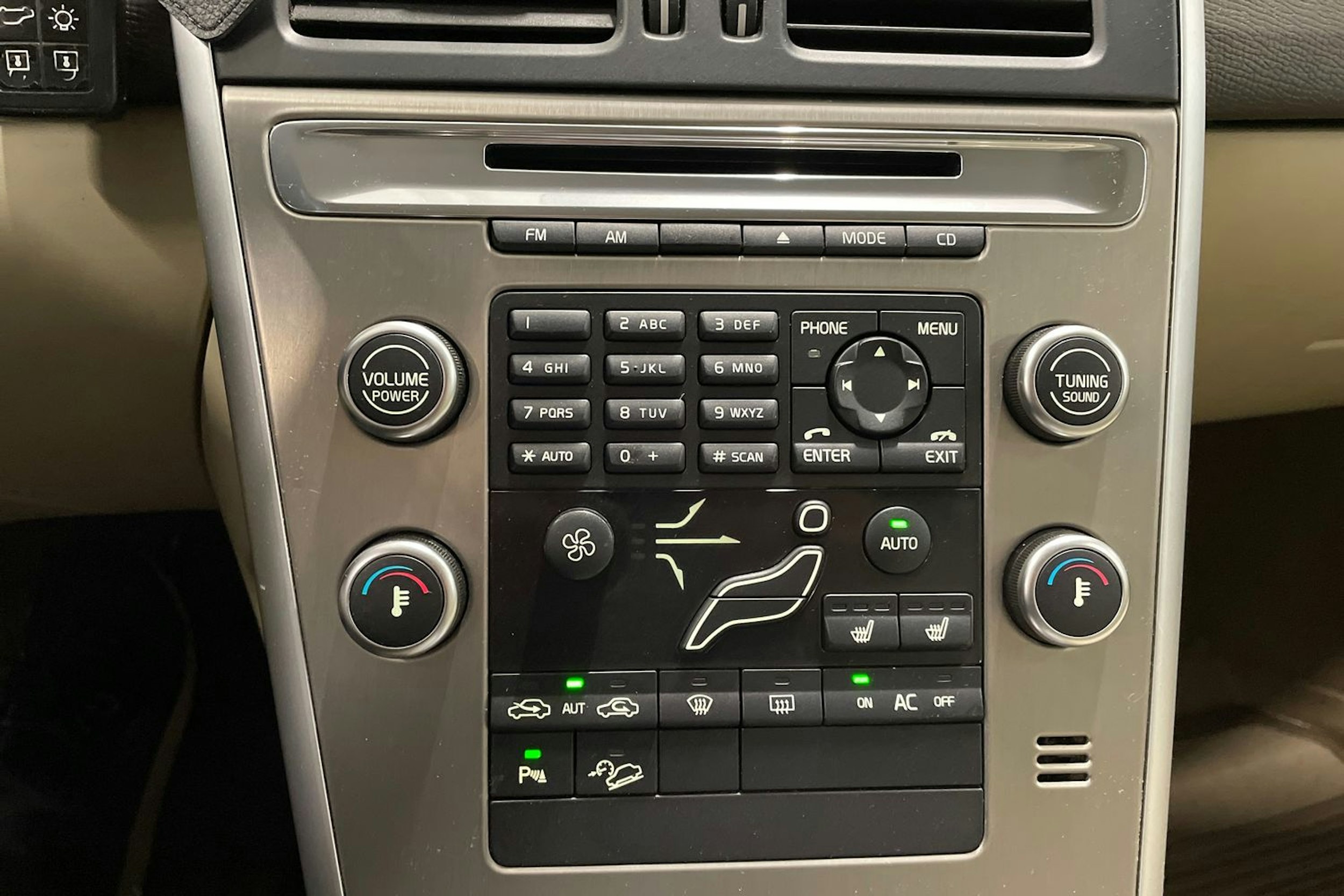 musta Volvo XC60 2009 kuva 22.