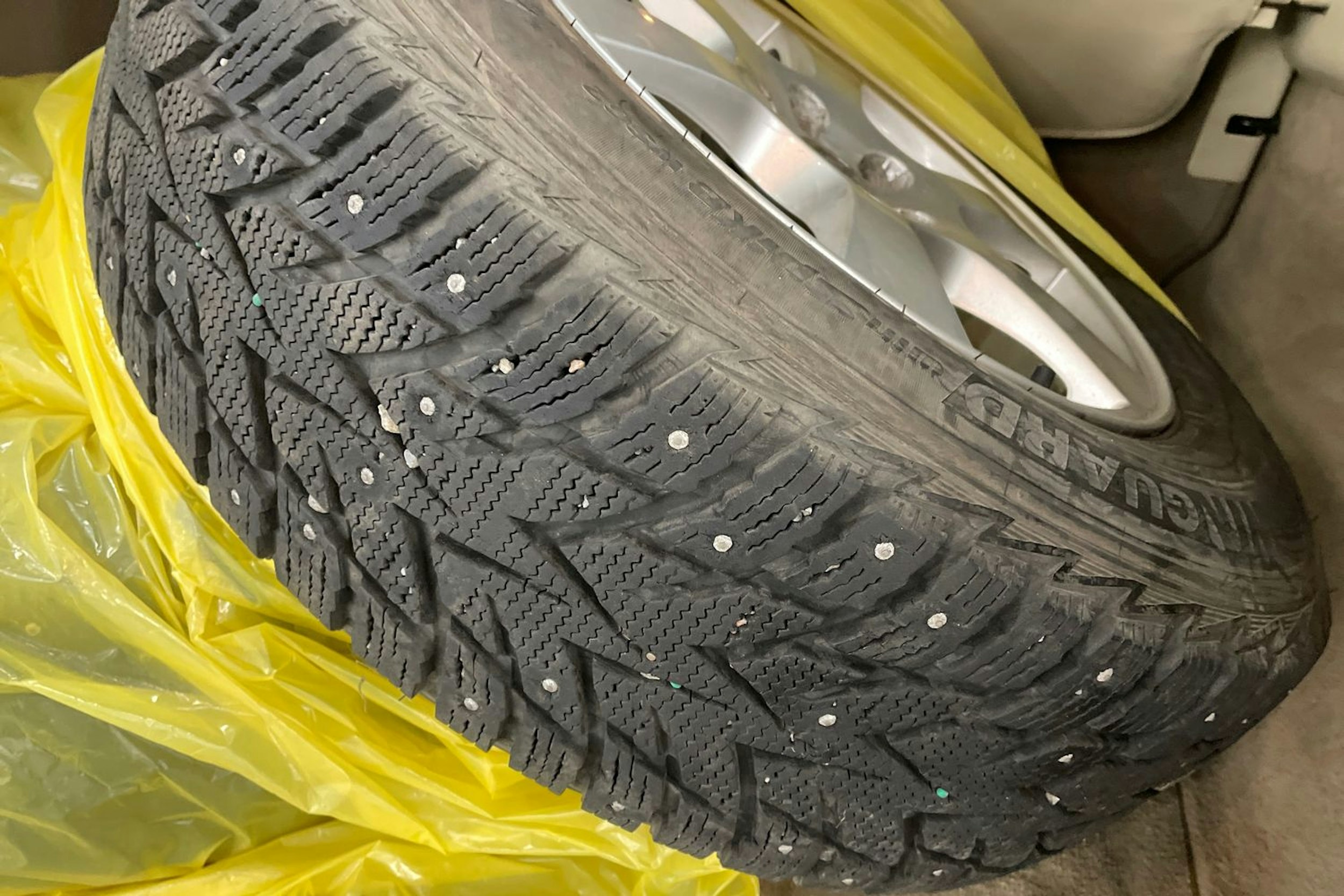 musta Volvo XC60 2009 kuva 27.