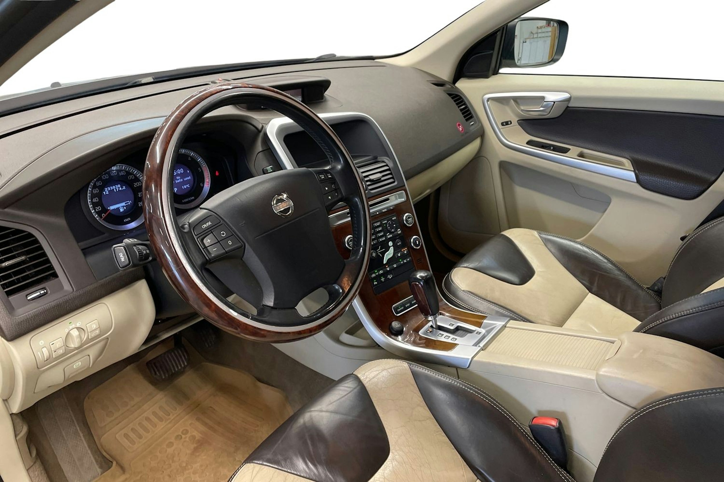musta Volvo XC60 2009 kuva 7.