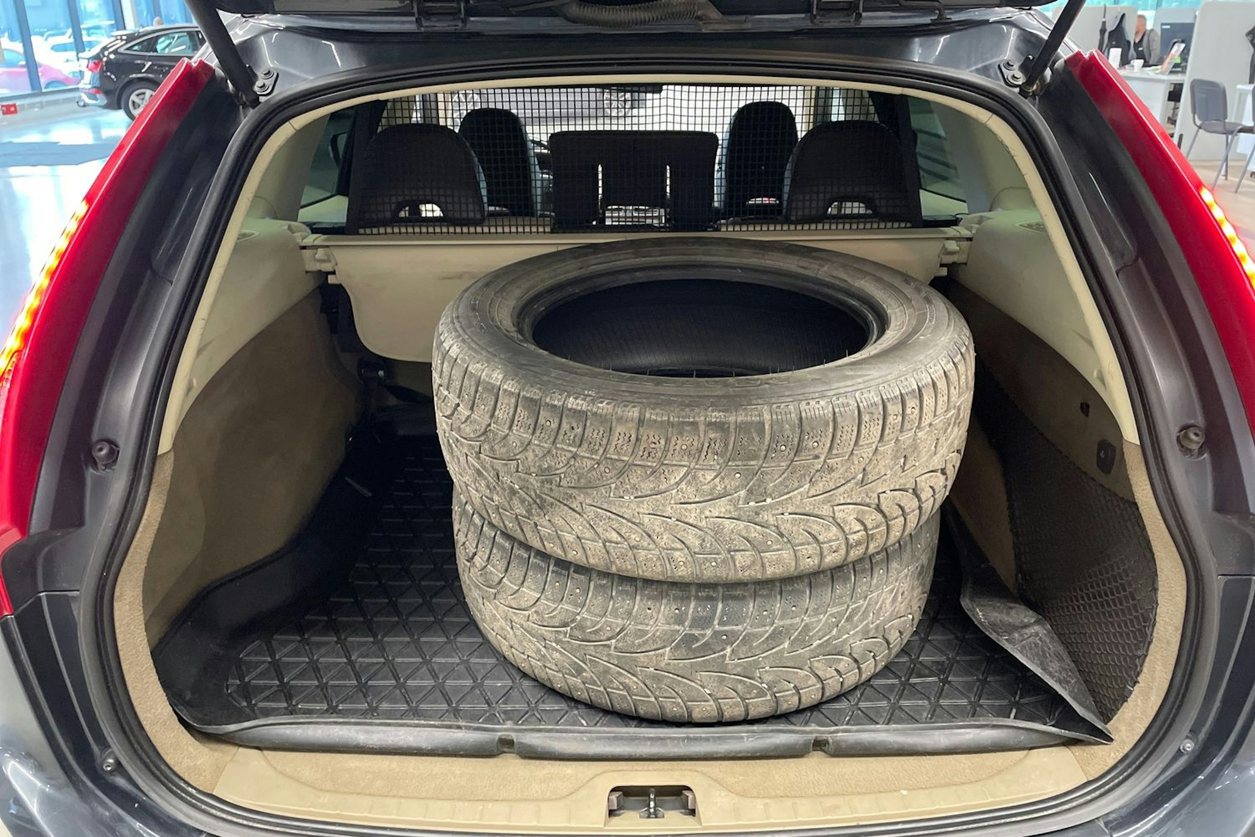 musta Volvo XC60 2009 kuva 14.
