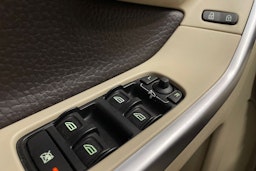 musta Volvo XC60 2009 kuva 26.