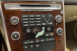 musta Volvo XC60 2009 kuva 28.