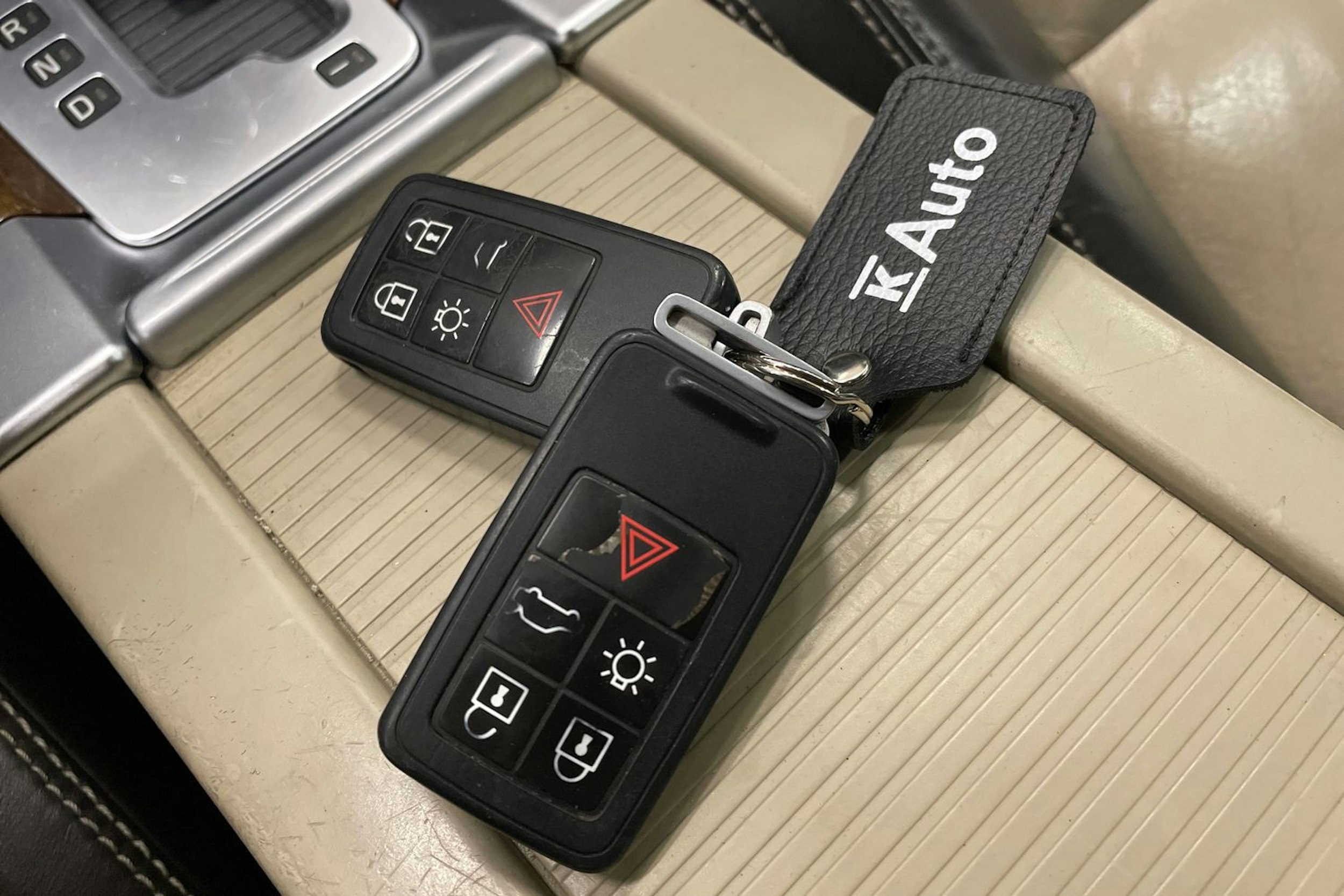 musta Volvo XC60 2009 kuva 32.