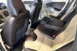 Valkoinen Volvo XC60 2009 kuva 10.