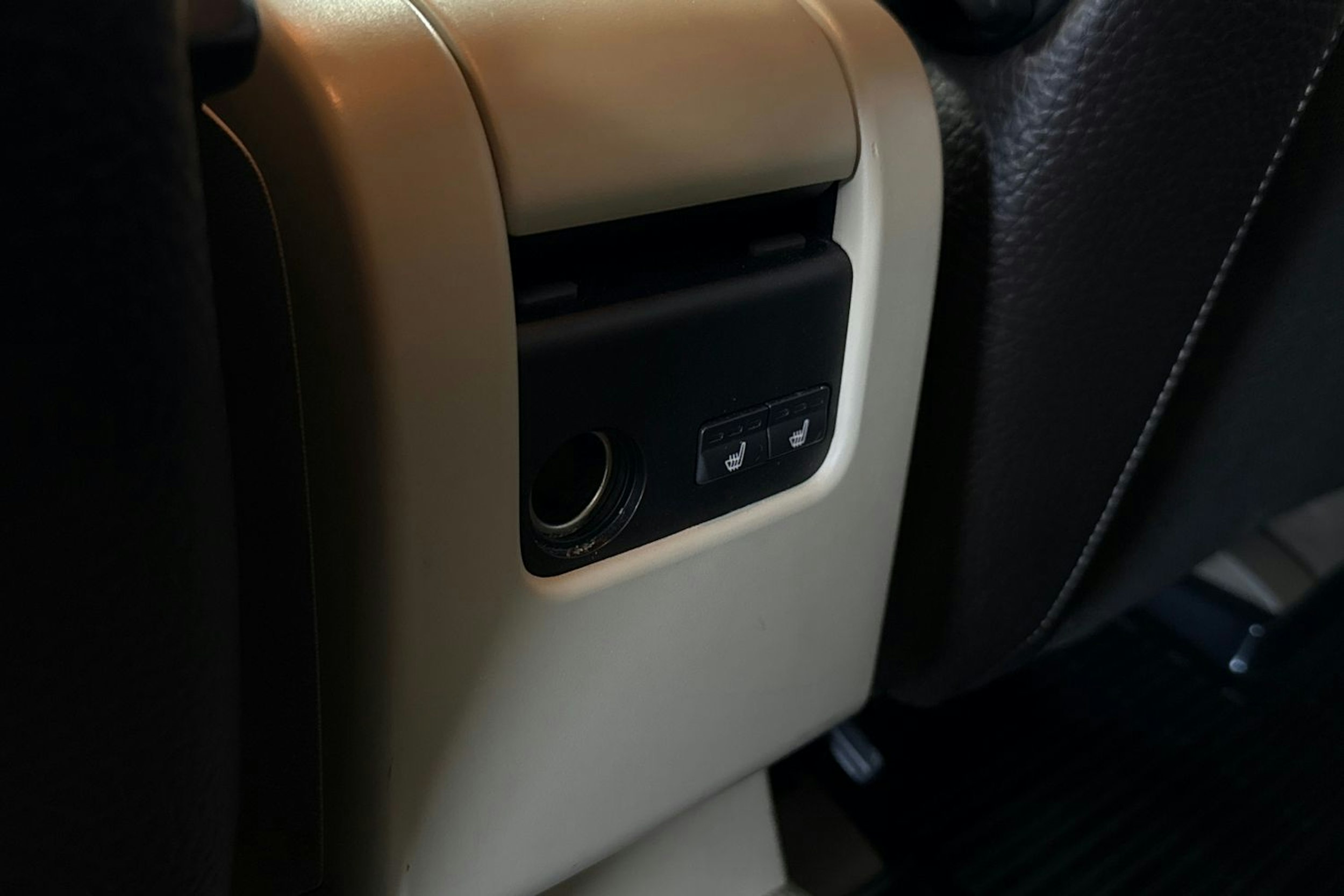 Valkoinen Volvo XC60 2009 kuva 16.