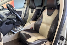 Valkoinen Volvo XC60 2009 kuva 19.
