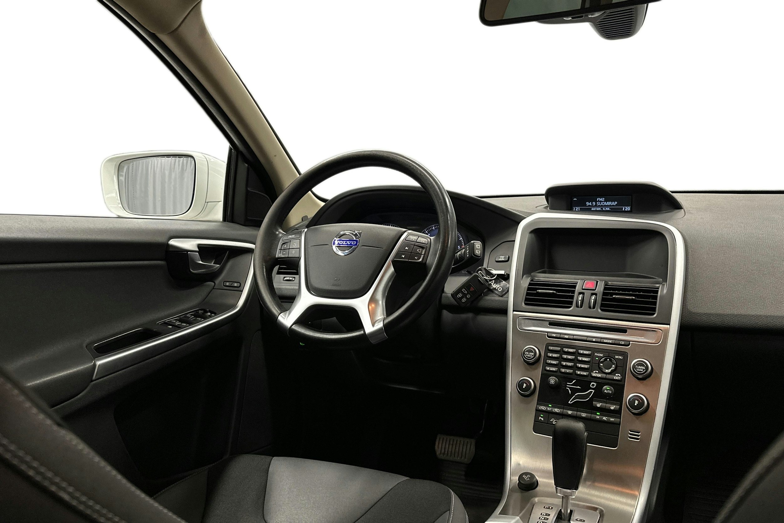 valkoinen Volvo XC60 2010 kuva 9.