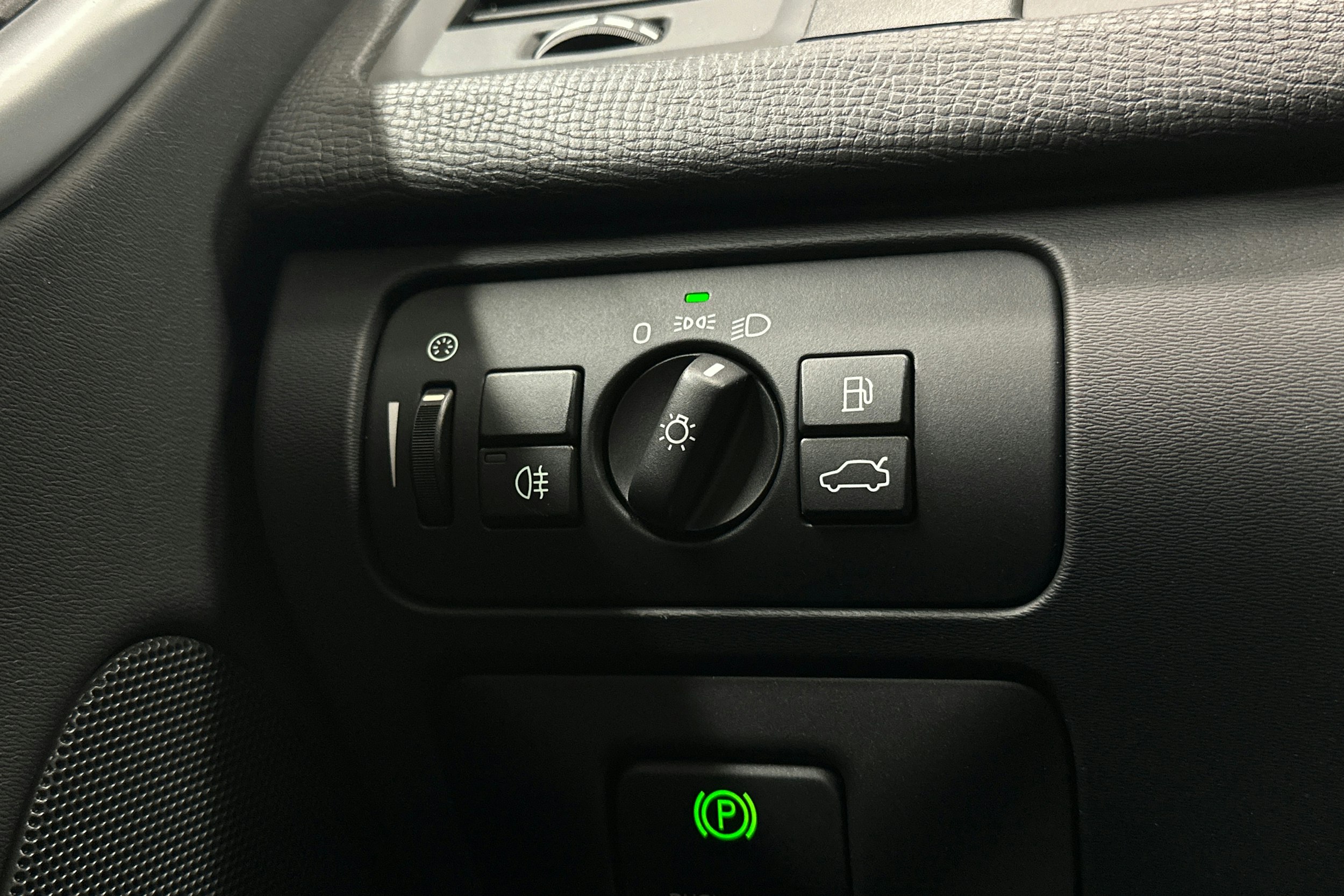 valkoinen Volvo XC60 2010 kuva 16.