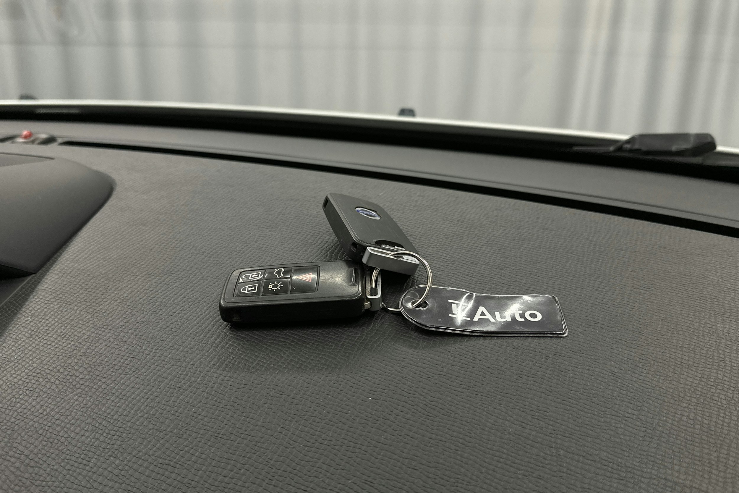 valkoinen Volvo XC60 2010 kuva 23.