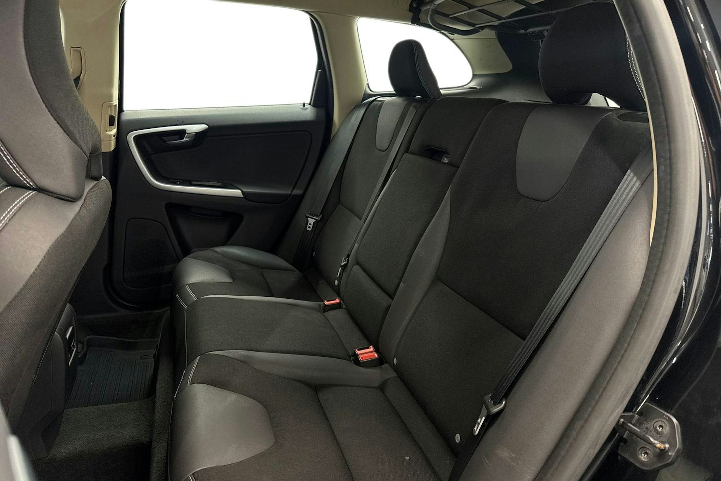 Musta Volvo XC60 2010 kuva 10.