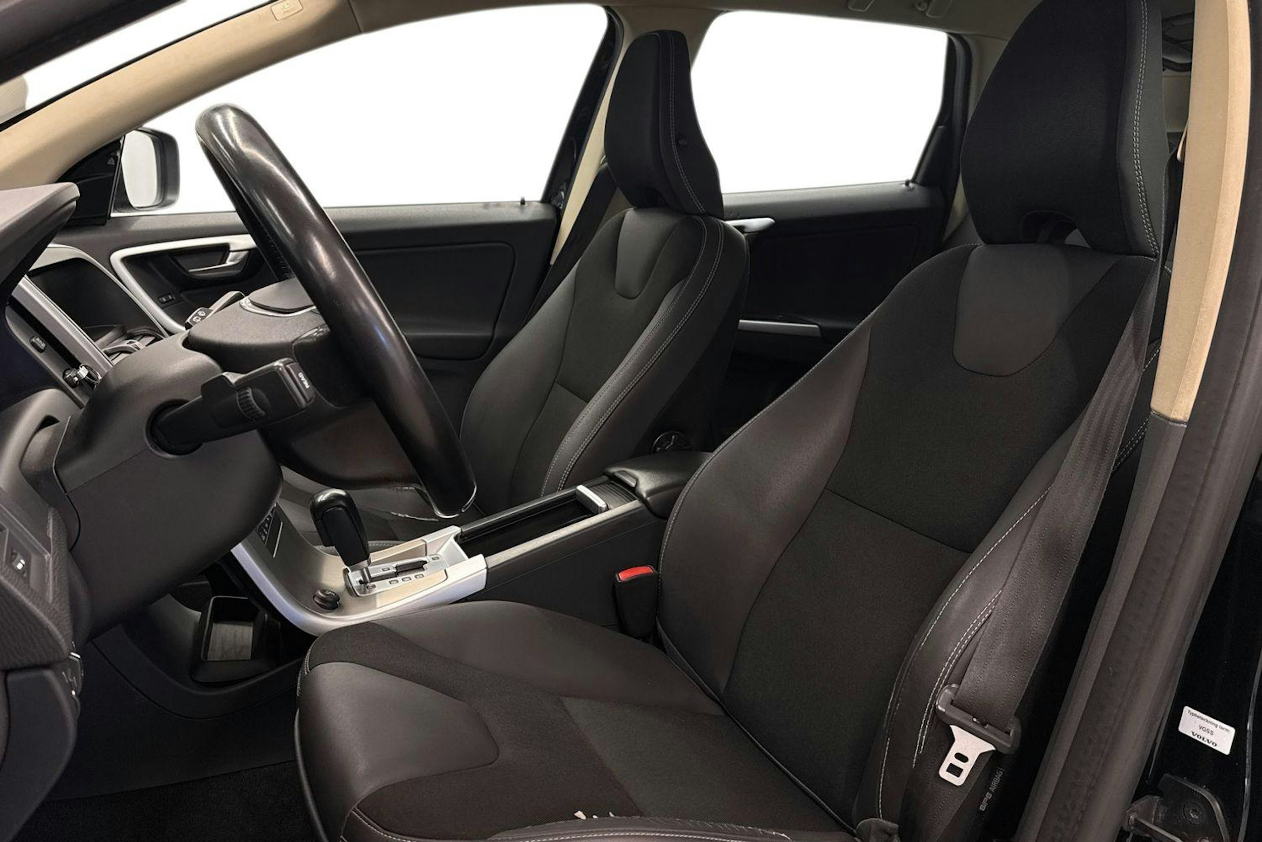 Musta Volvo XC60 2010 kuva 11.