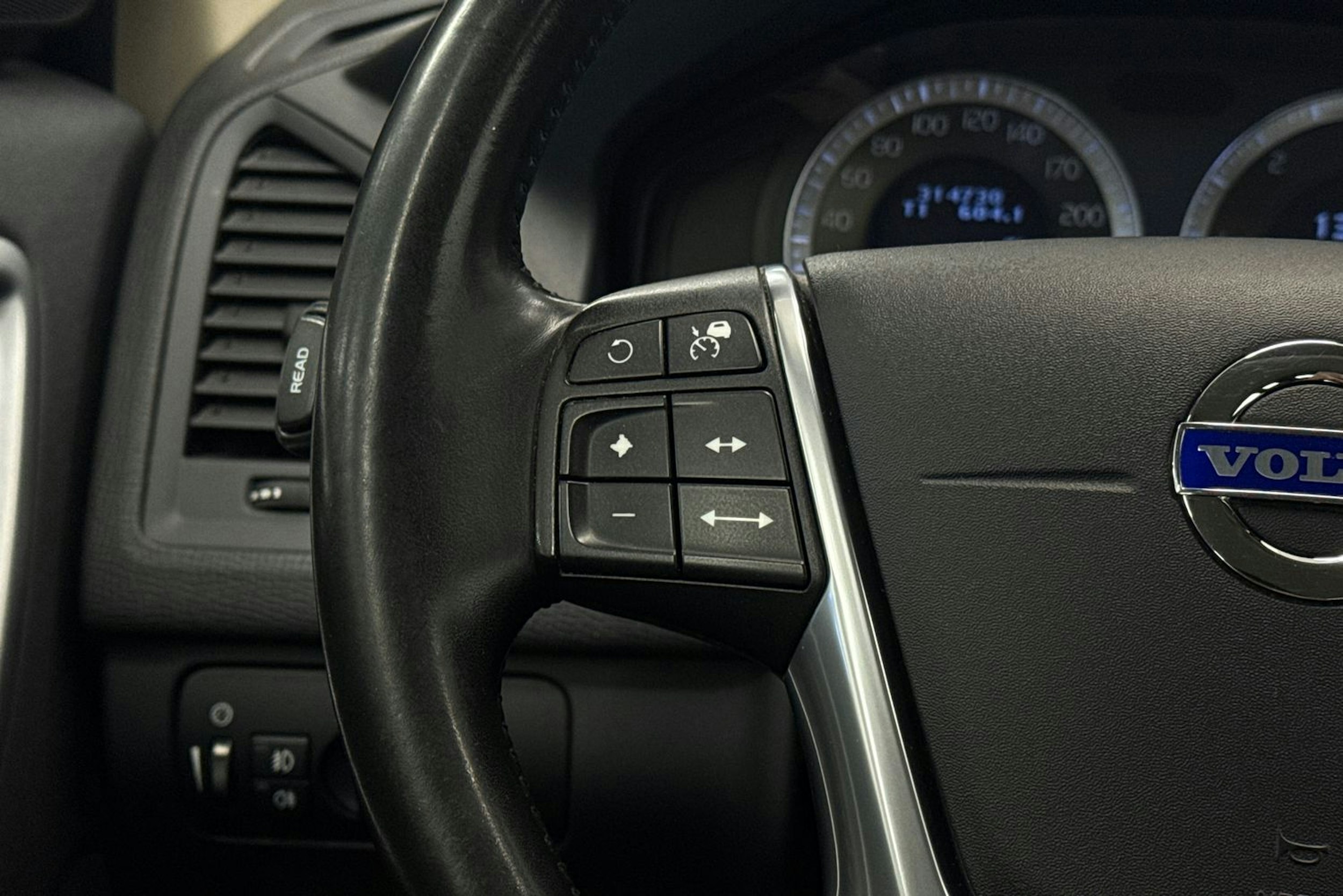 Musta Volvo XC60 2010 kuva 15.