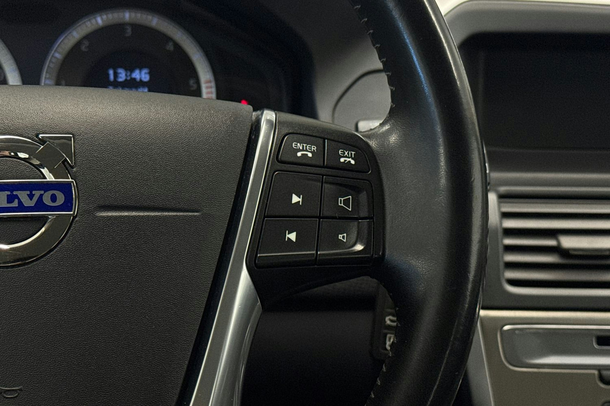 Musta Volvo XC60 2010 kuva 16.