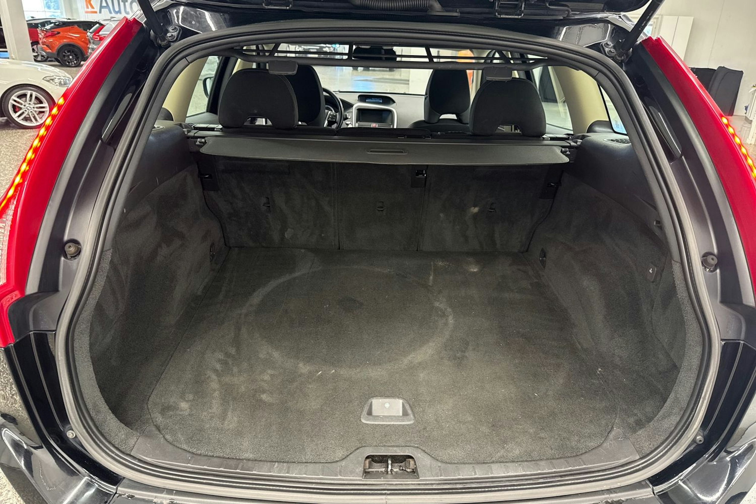 Musta Volvo XC60 2010 kuva 35.