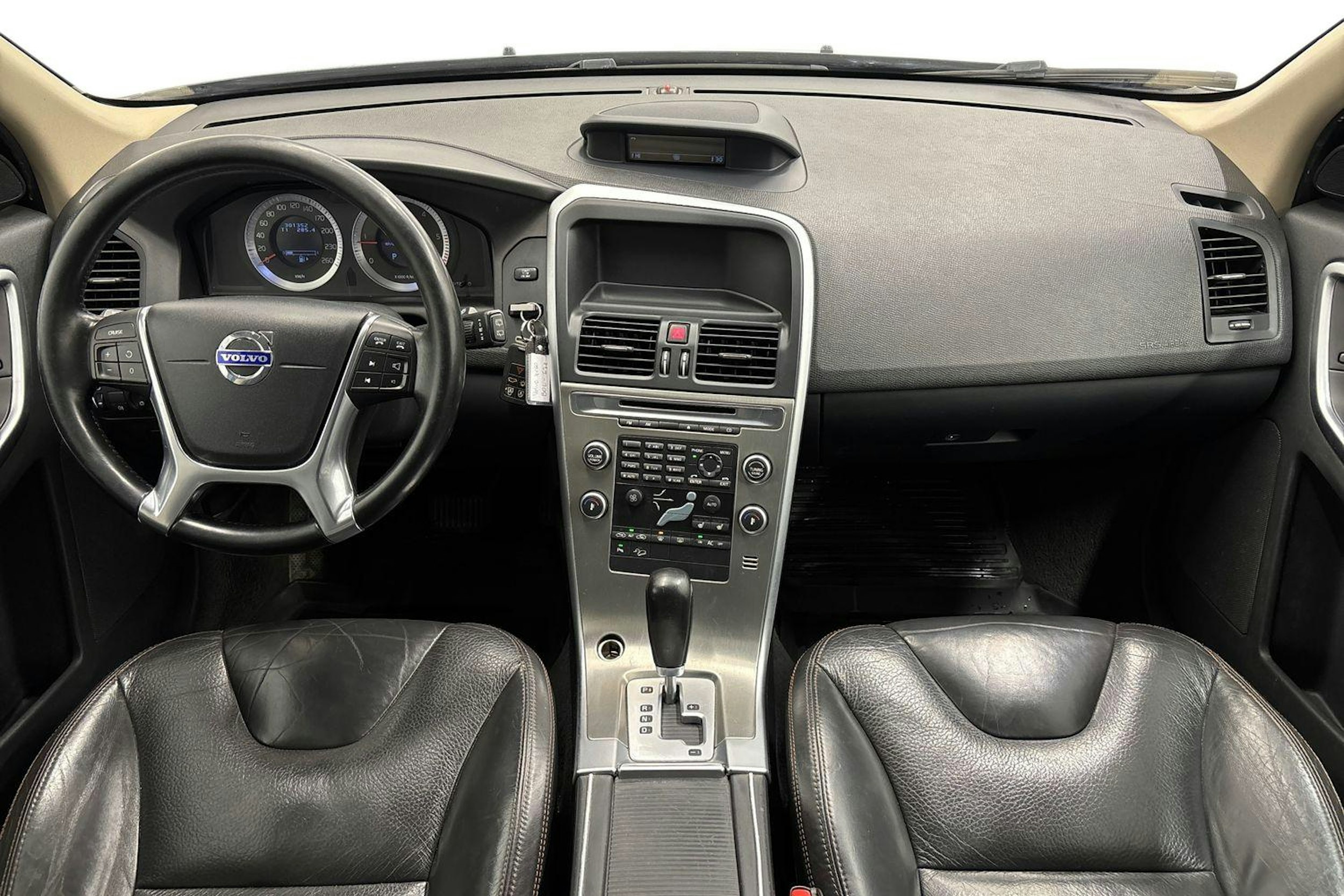 musta Volvo XC60 2011 kuva 9.