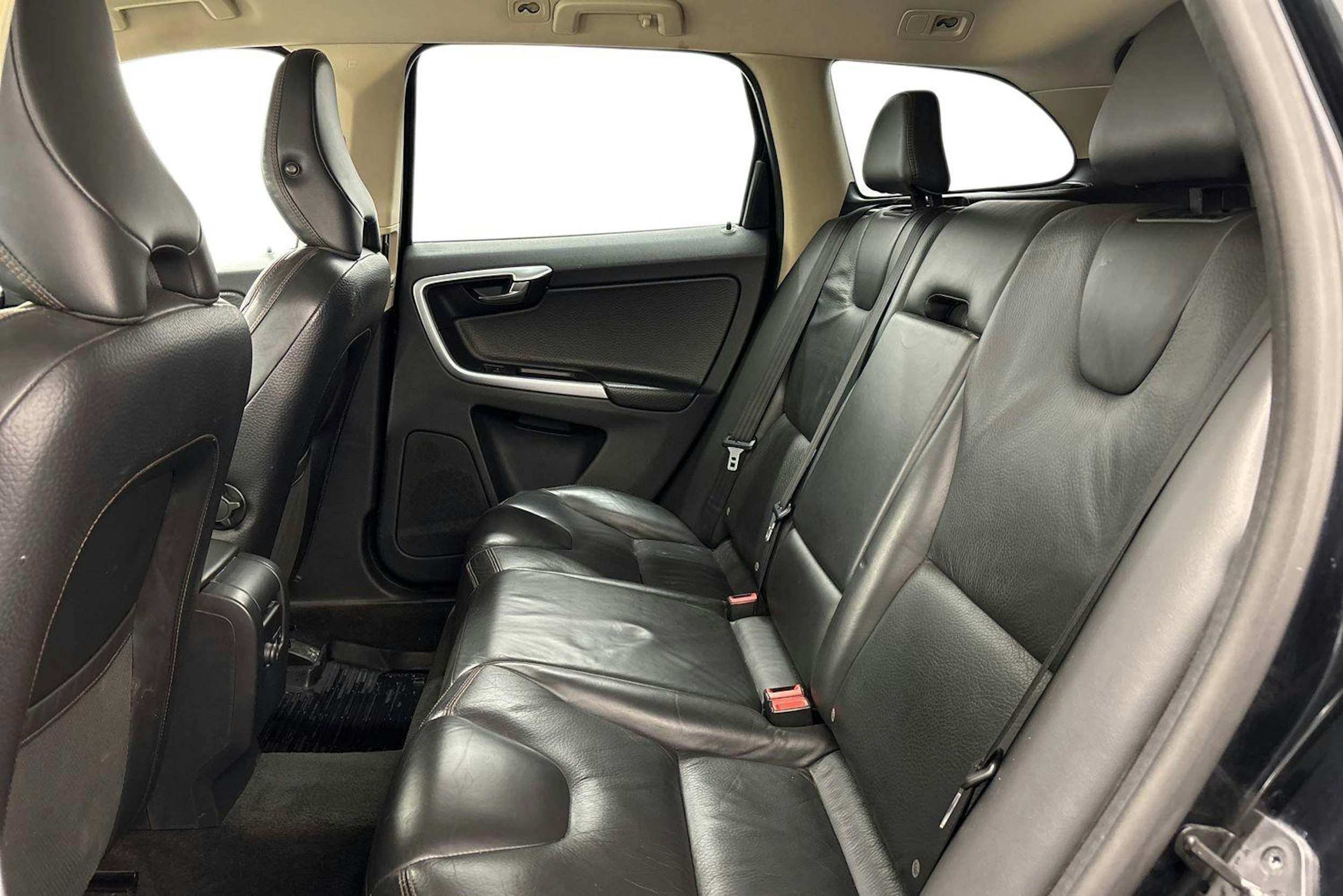 musta Volvo XC60 2011 kuva 10.