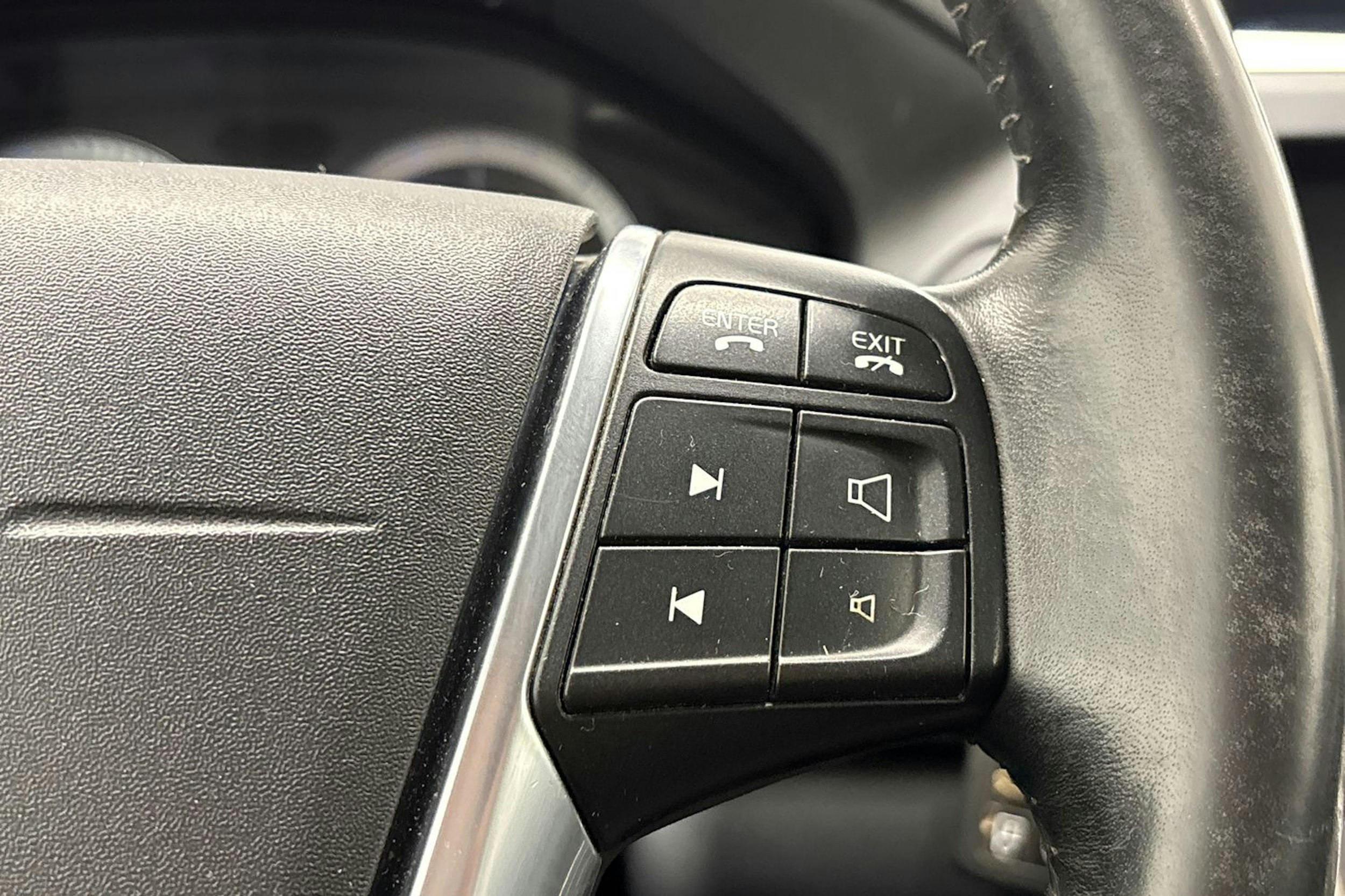 musta Volvo XC60 2011 kuva 18.