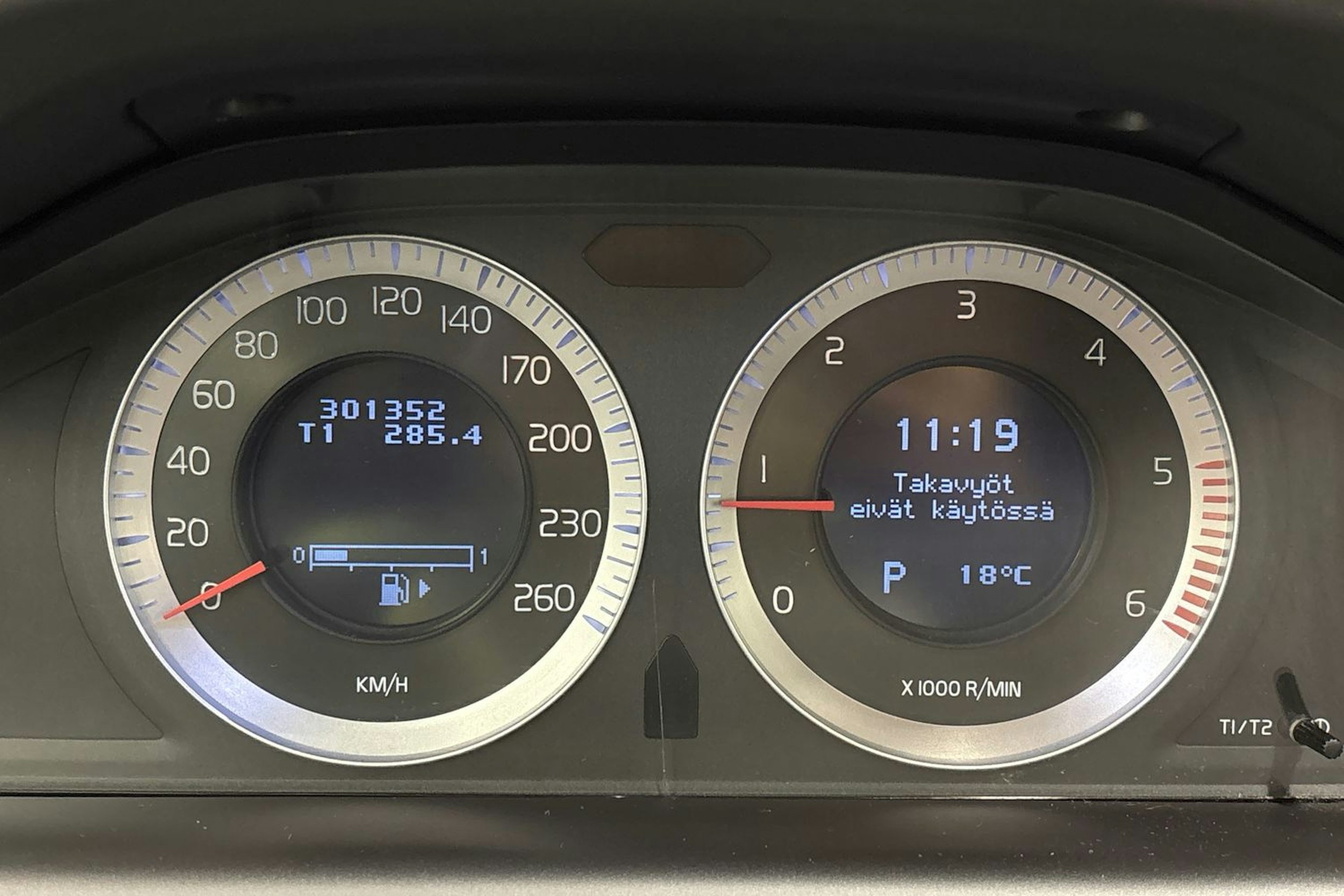 musta Volvo XC60 2011 kuva 19.