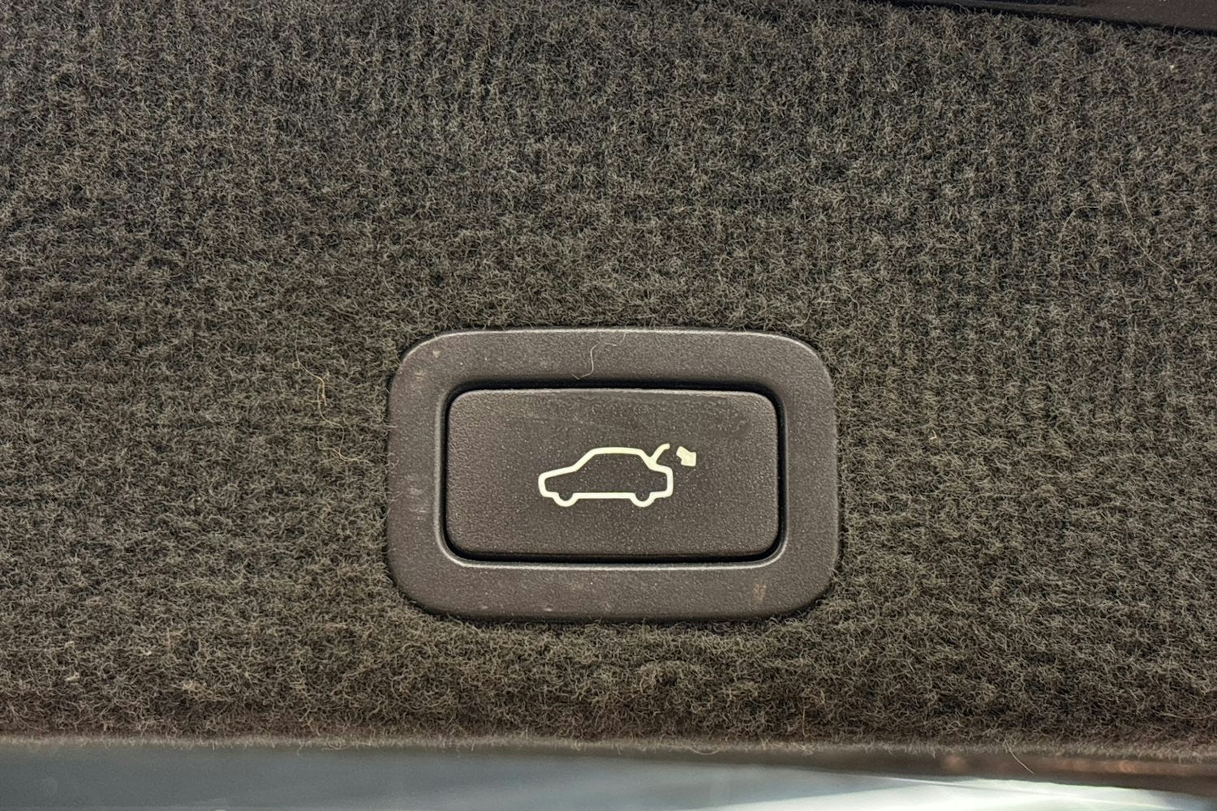 musta Volvo XC60 2011 kuva 23.