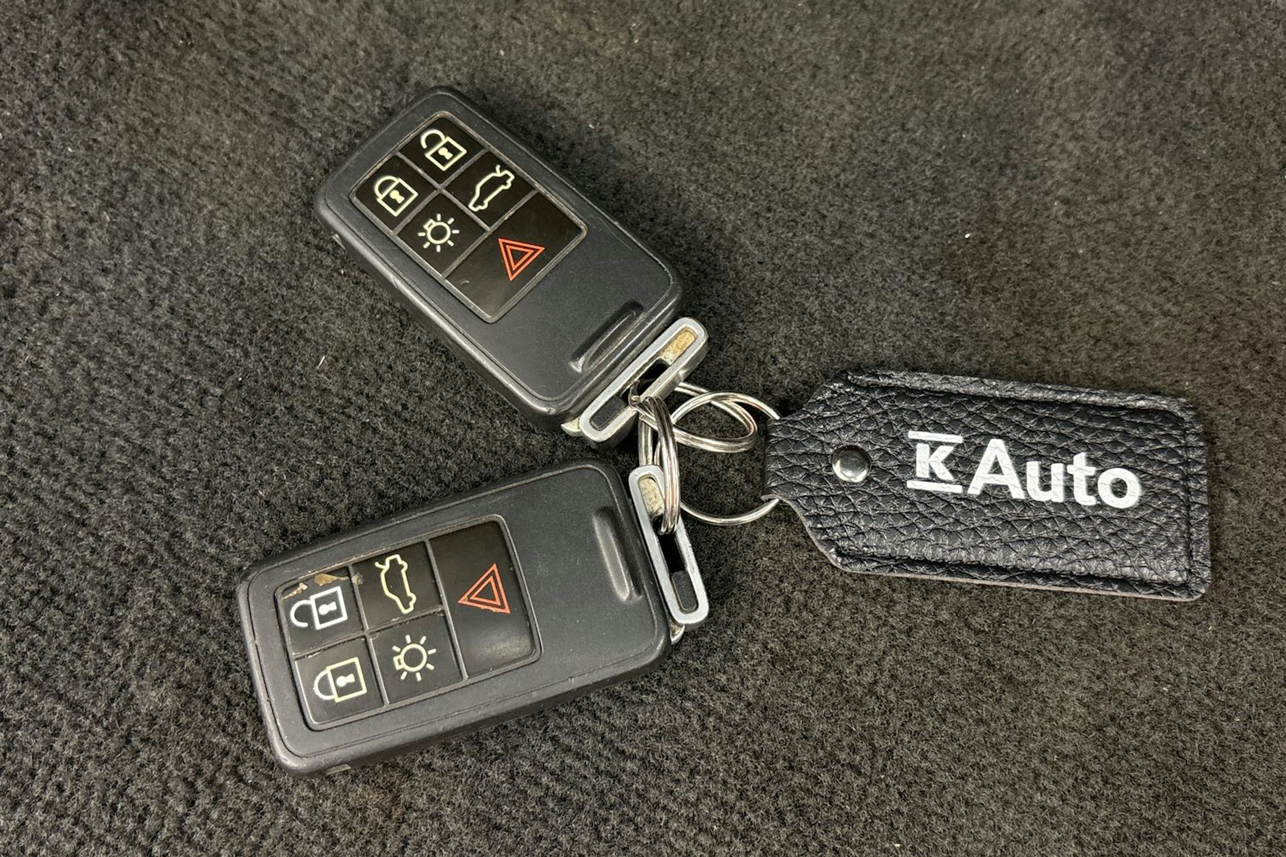 musta Volvo XC60 2011 kuva 24.