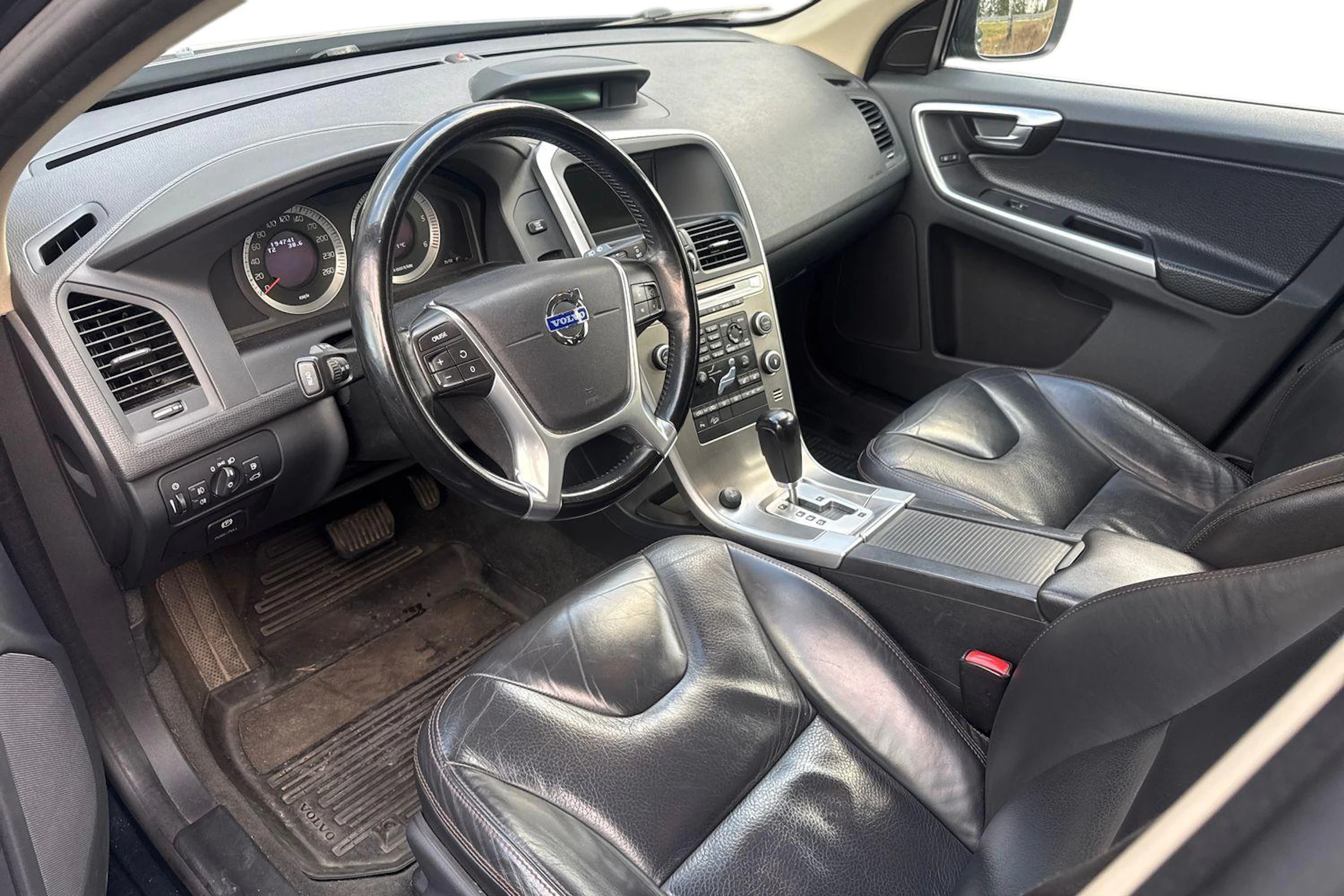 harmaa Volvo XC60 2010 kuva 3.