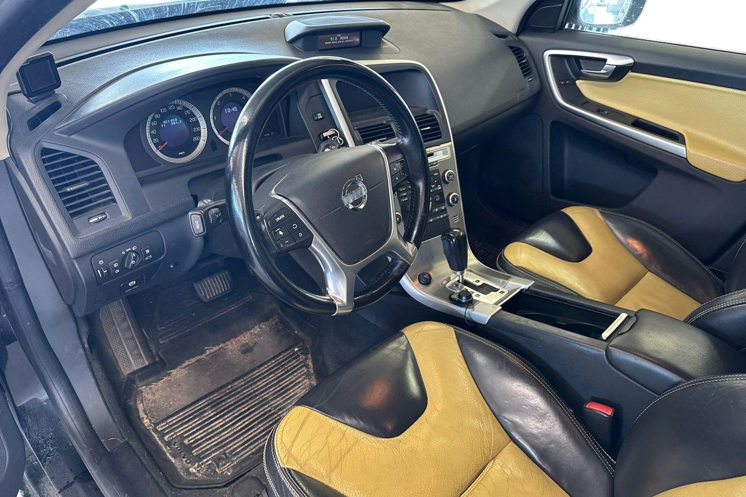 musta Volvo XC60 2010 kuva 3.