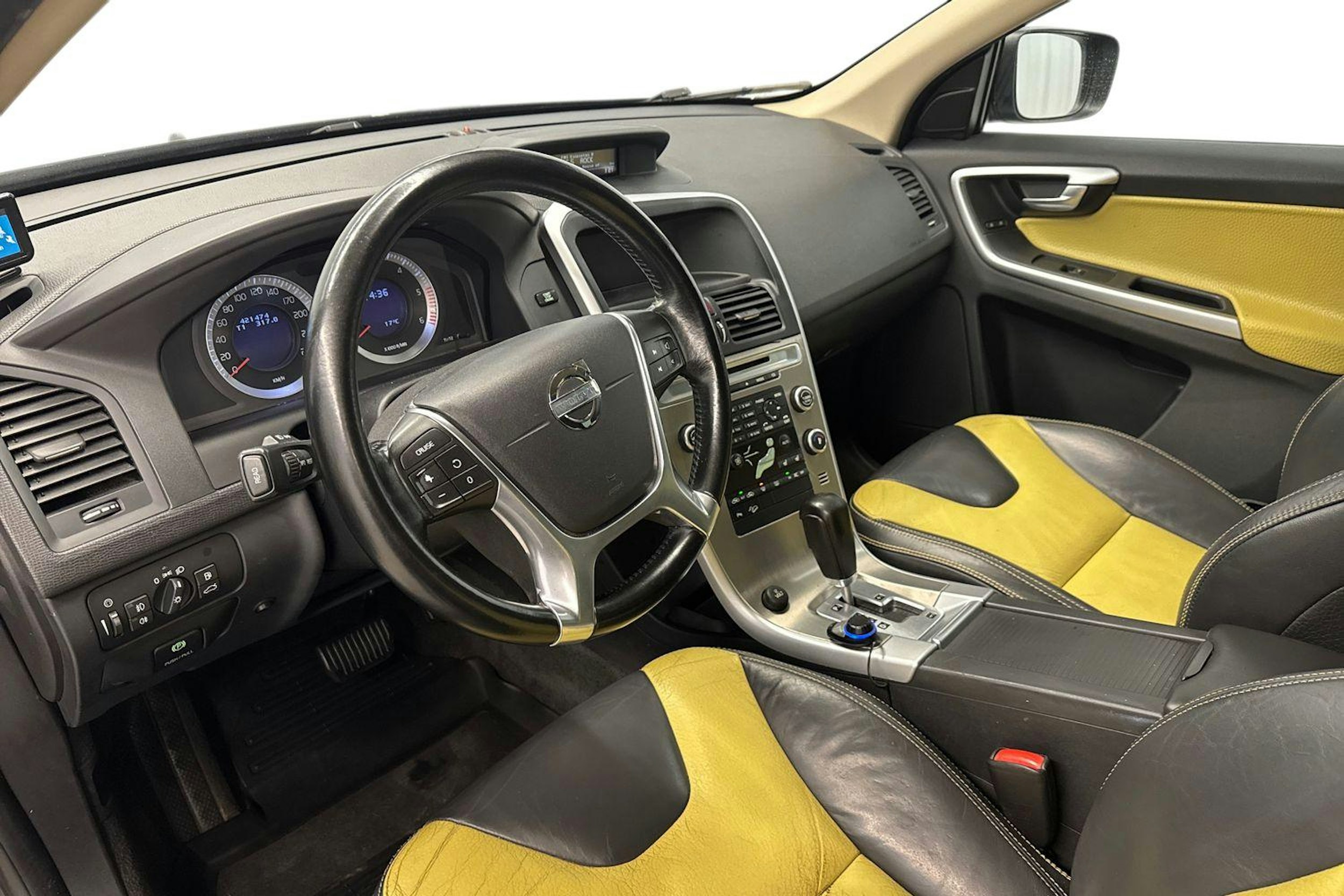 musta Volvo XC60 2010 kuva 6.