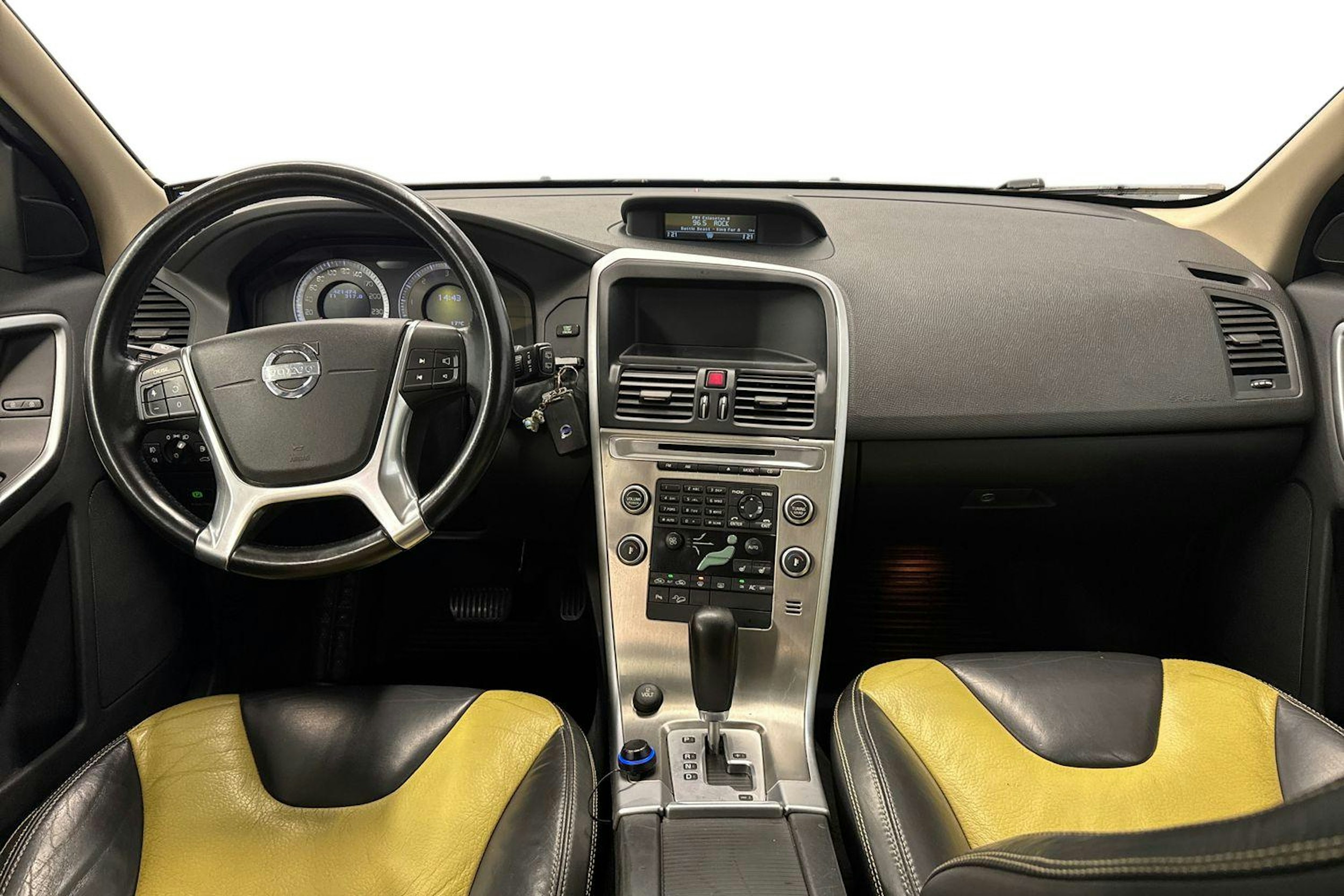 musta Volvo XC60 2010 kuva 7.