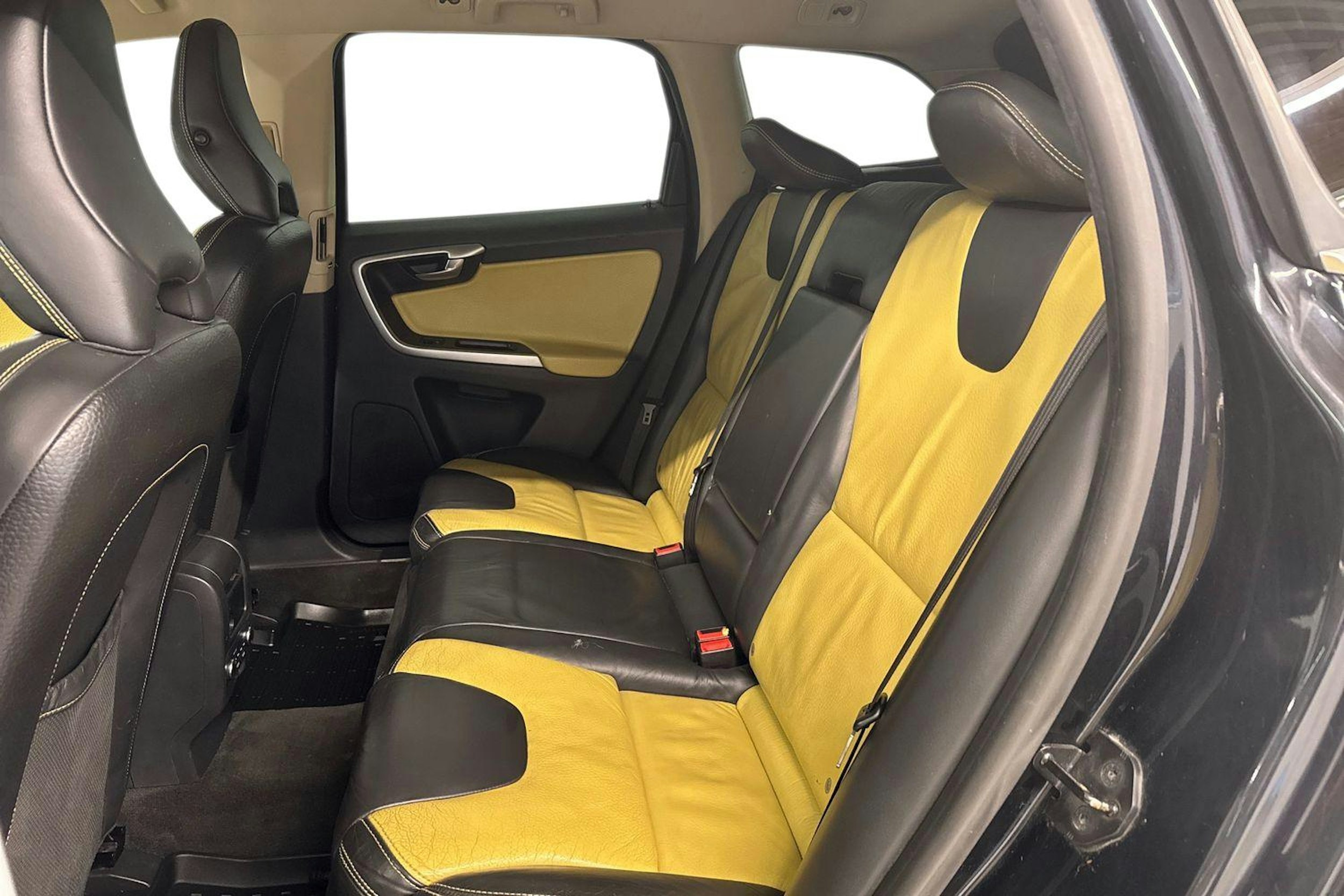 musta Volvo XC60 2010 kuva 8.