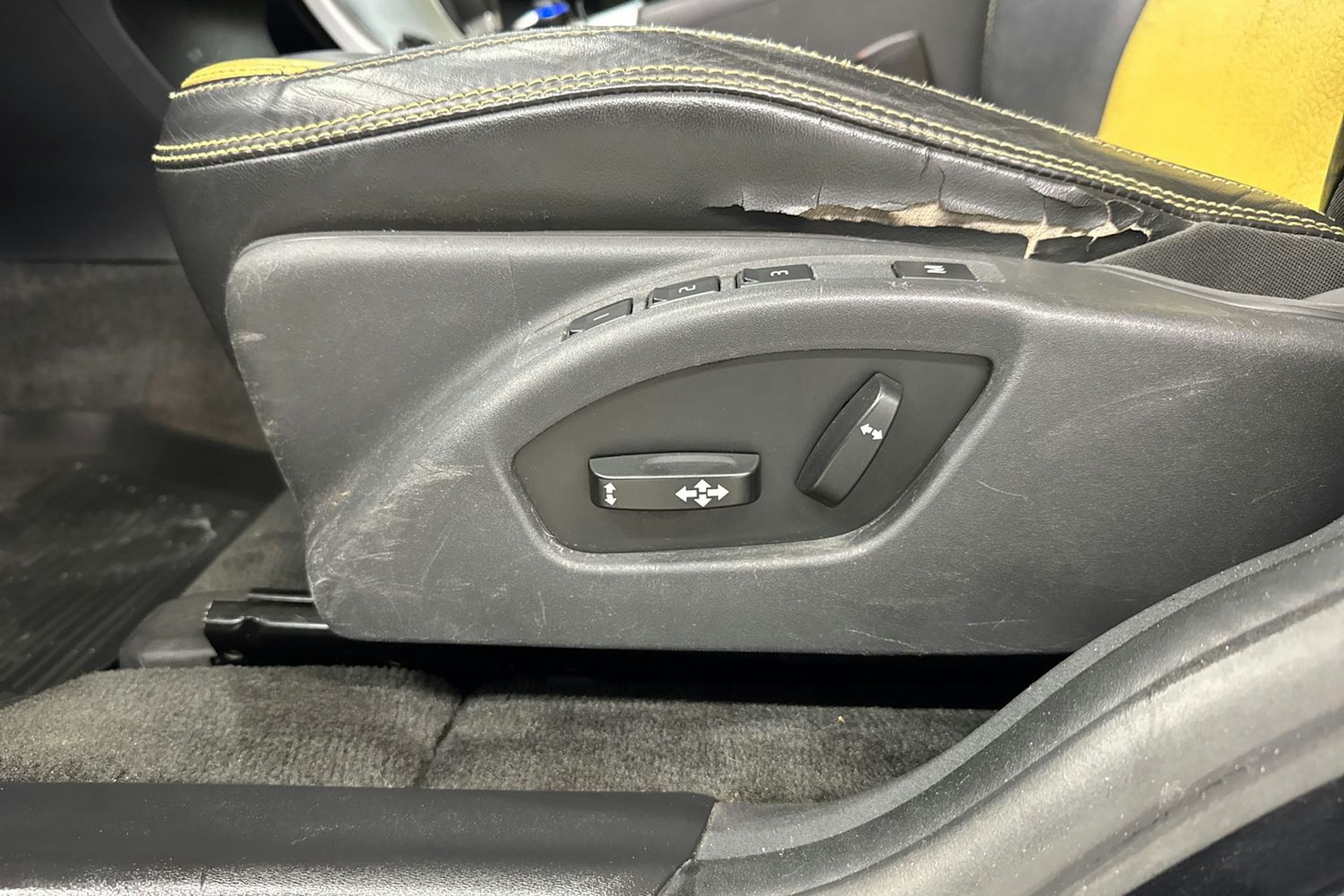 musta Volvo XC60 2010 kuva 22.