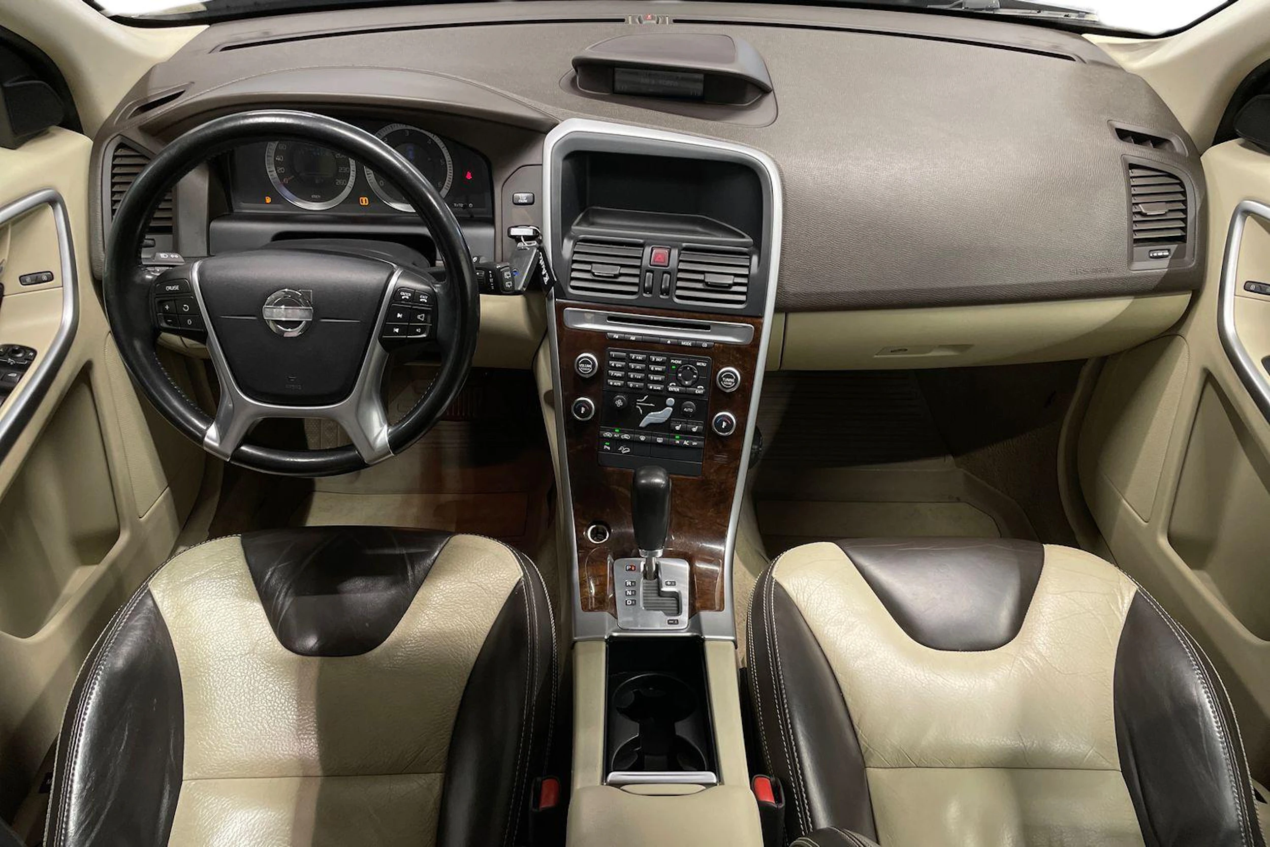 sininen Volvo XC60 2010 kuva 7.