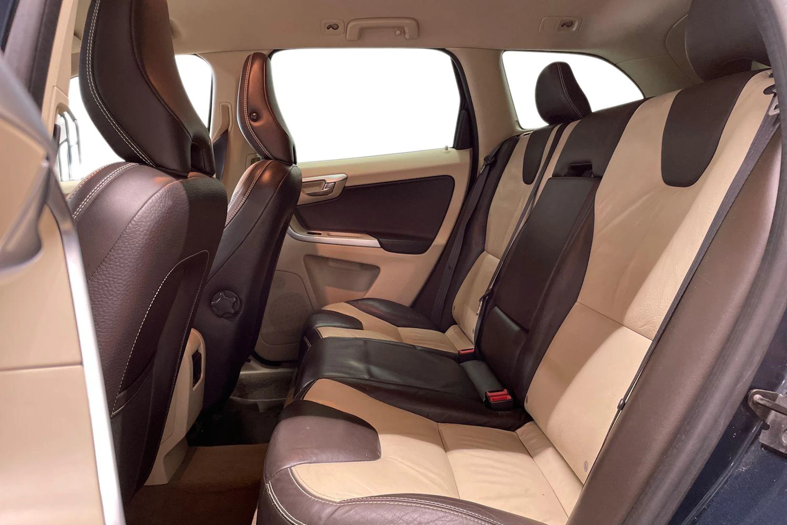 sininen Volvo XC60 2010 kuva 8.