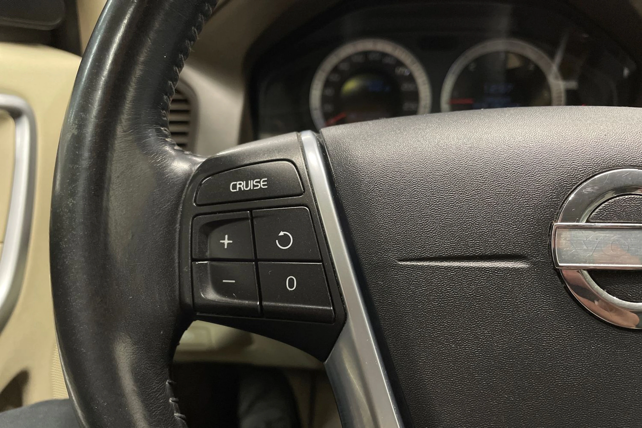 sininen Volvo XC60 2010 kuva 16.