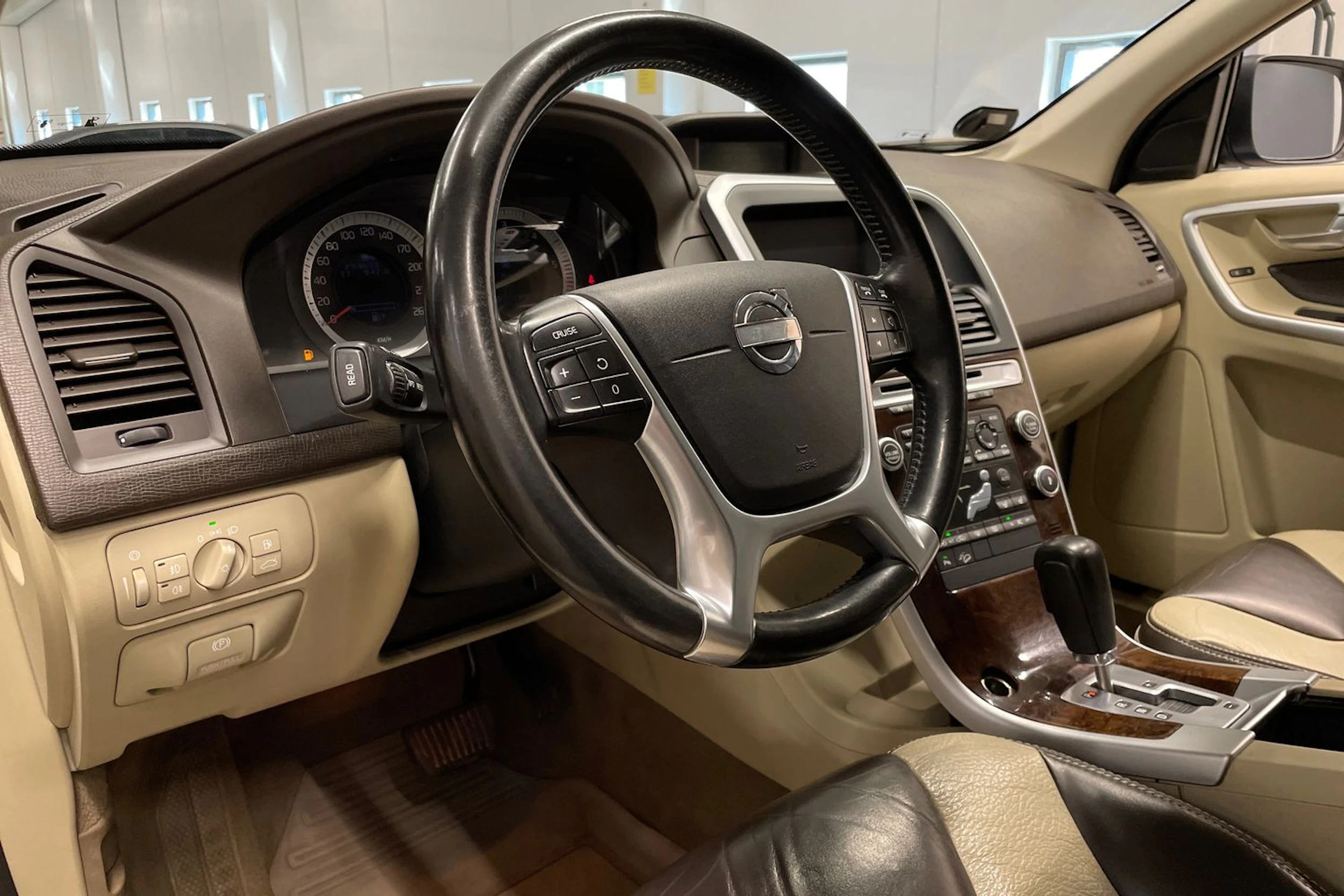 sininen Volvo XC60 2010 kuva 19.