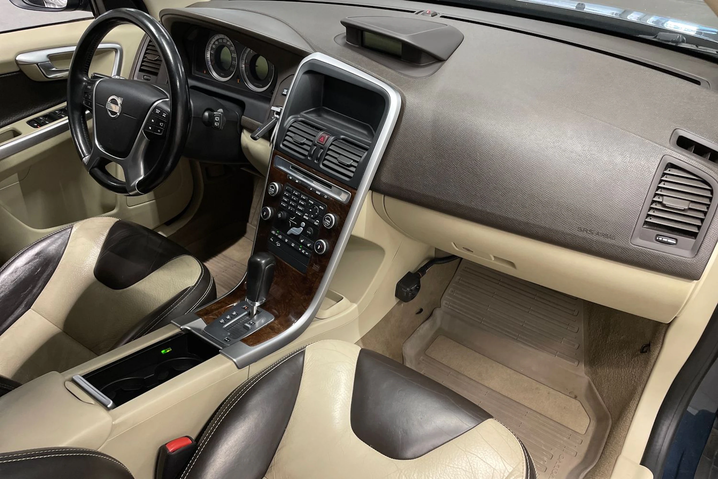 sininen Volvo XC60 2010 kuva 21.
