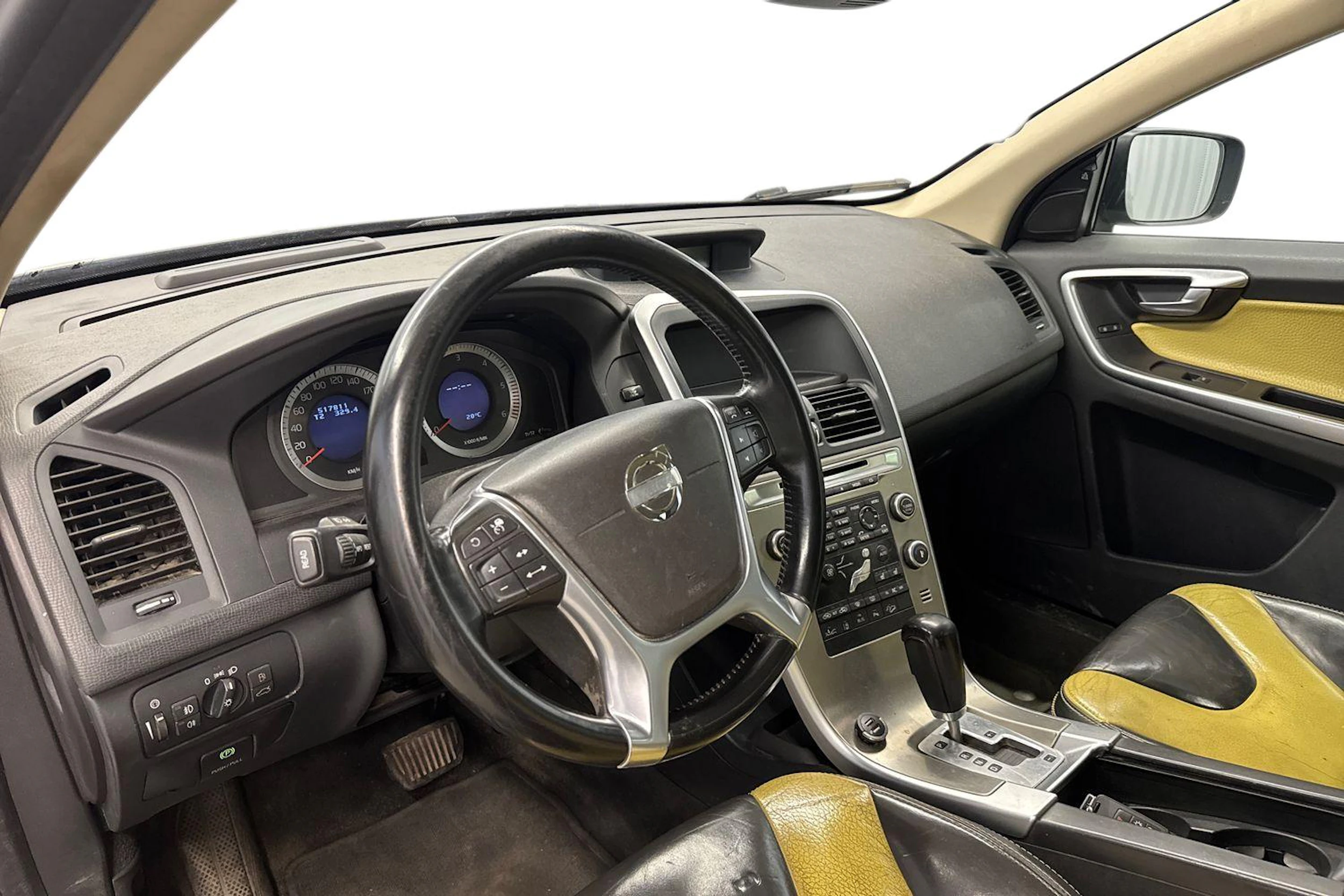 musta Volvo XC60 2010 kuva 6.