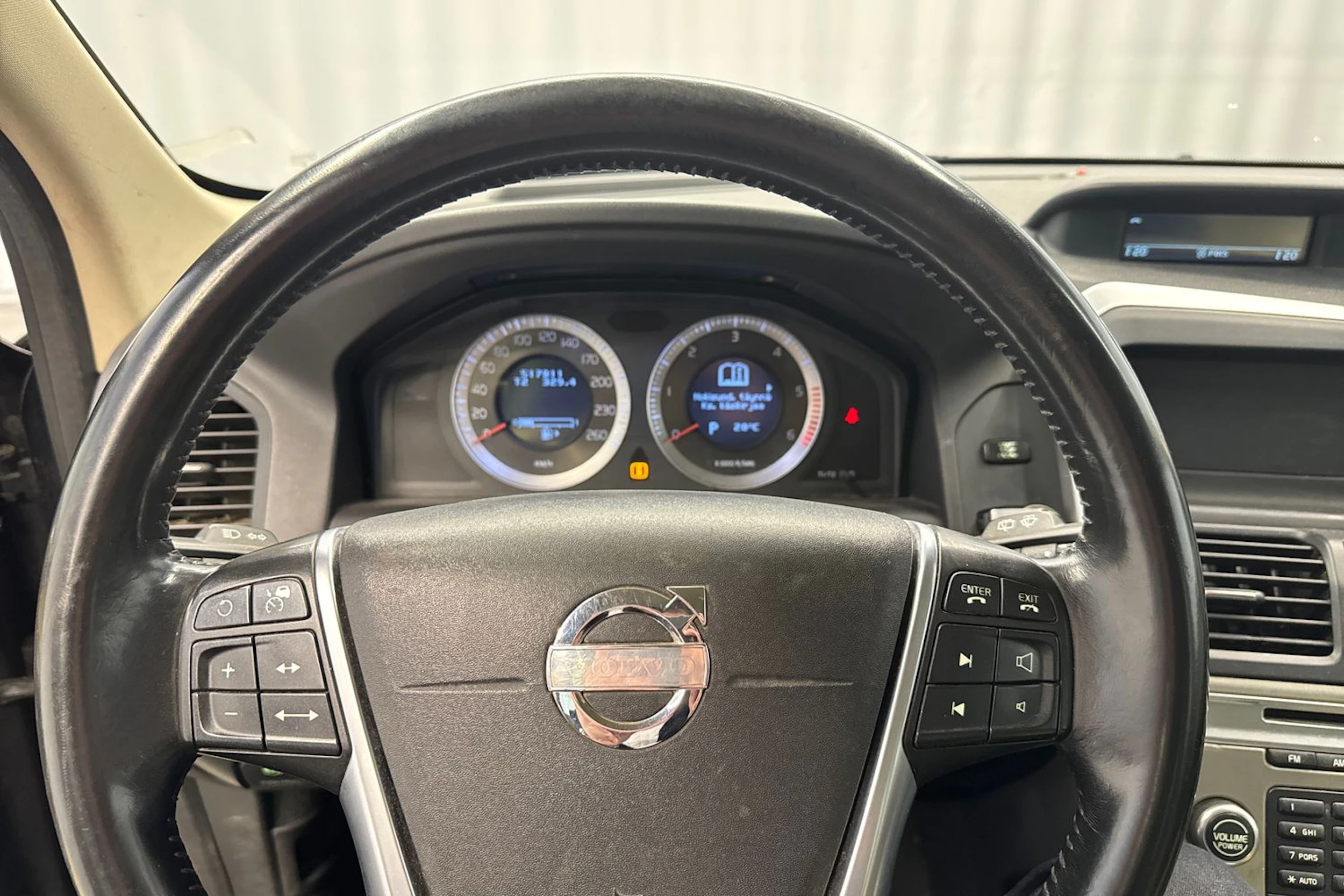 musta Volvo XC60 2010 kuva 11.