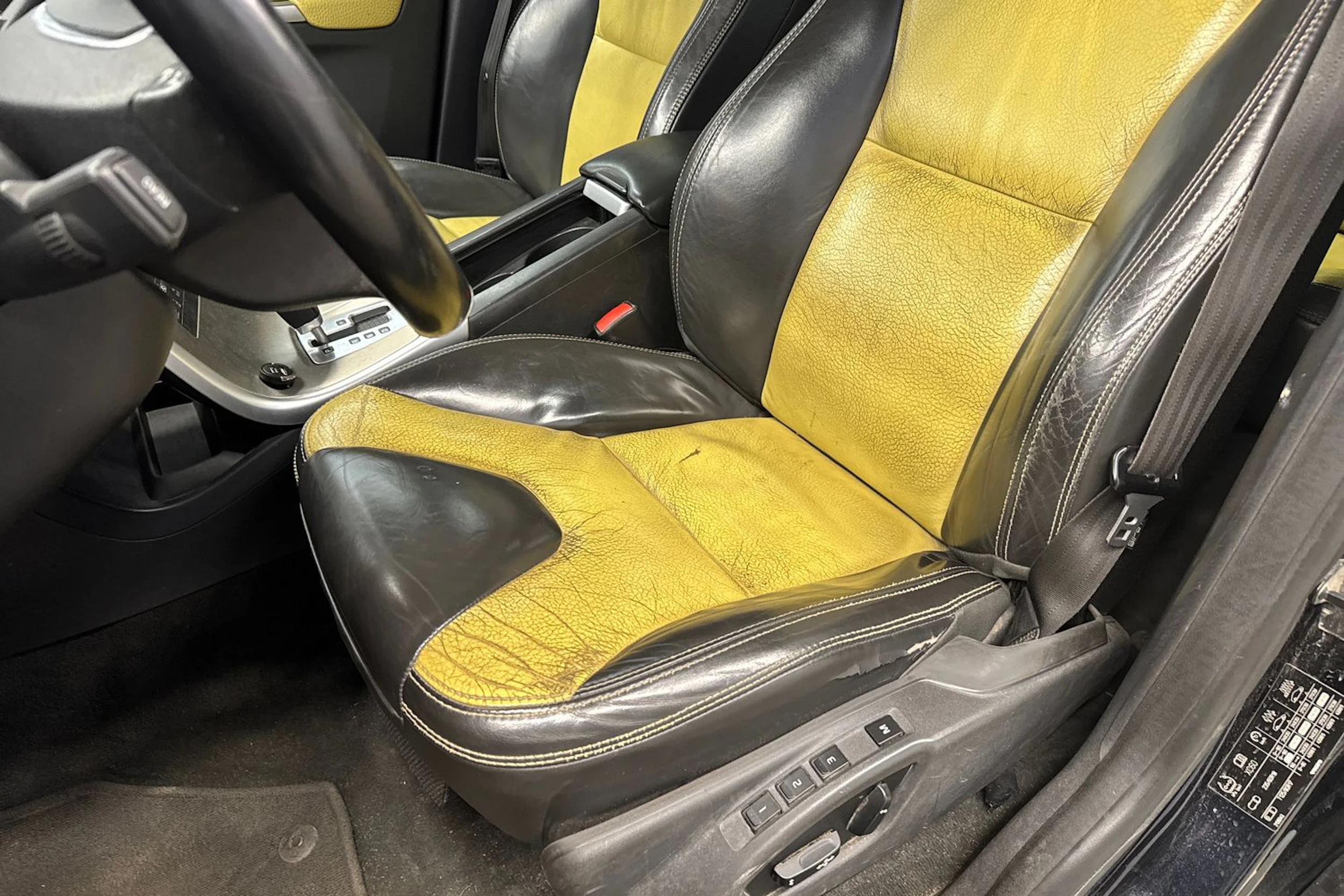 musta Volvo XC60 2010 kuva 15.