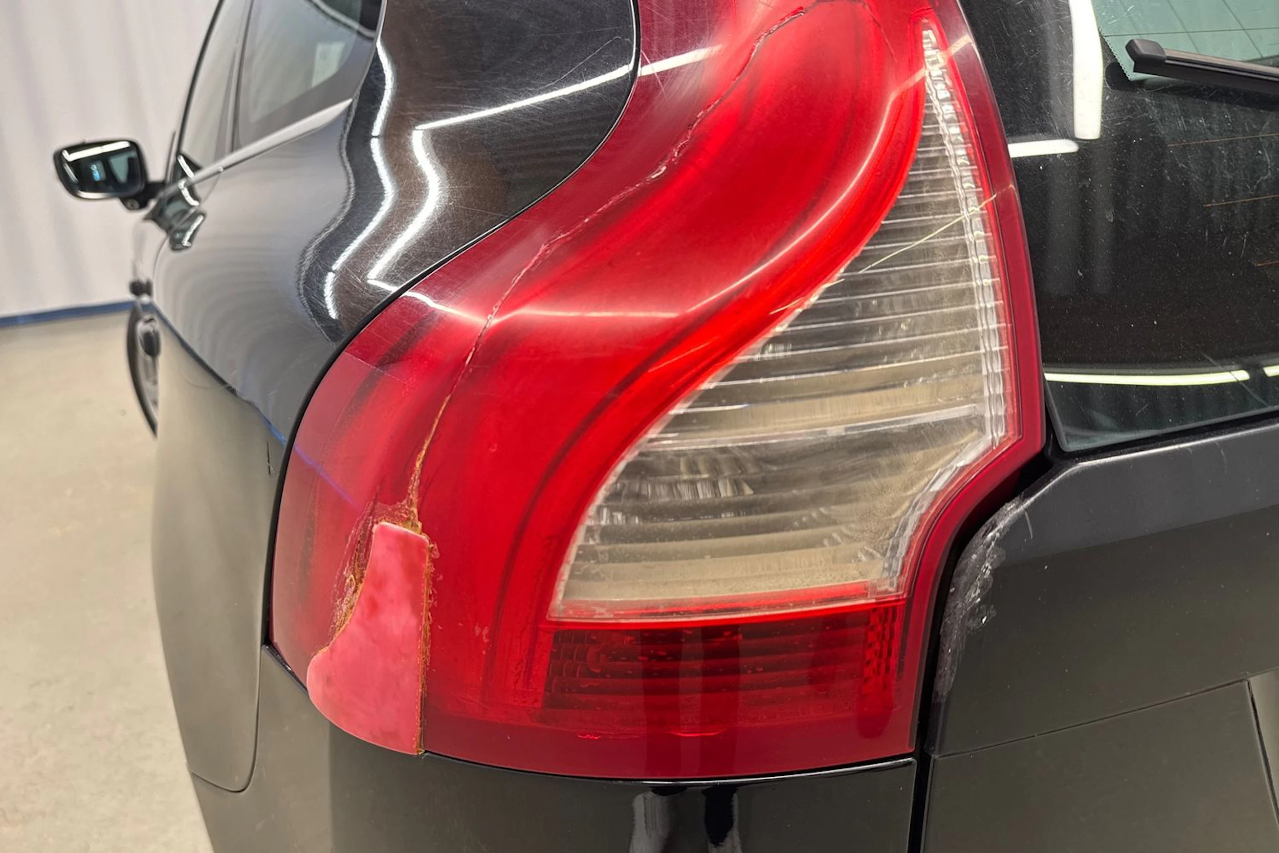 musta Volvo XC60 2010 kuva 23.