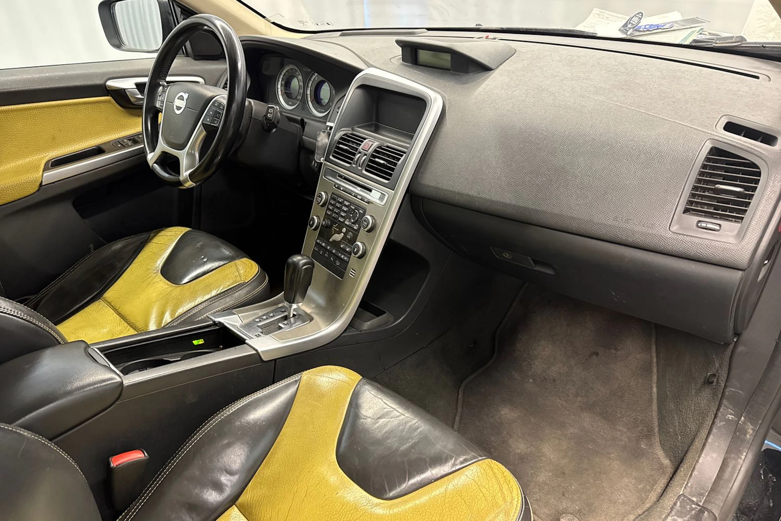 musta Volvo XC60 2010 kuva 32.