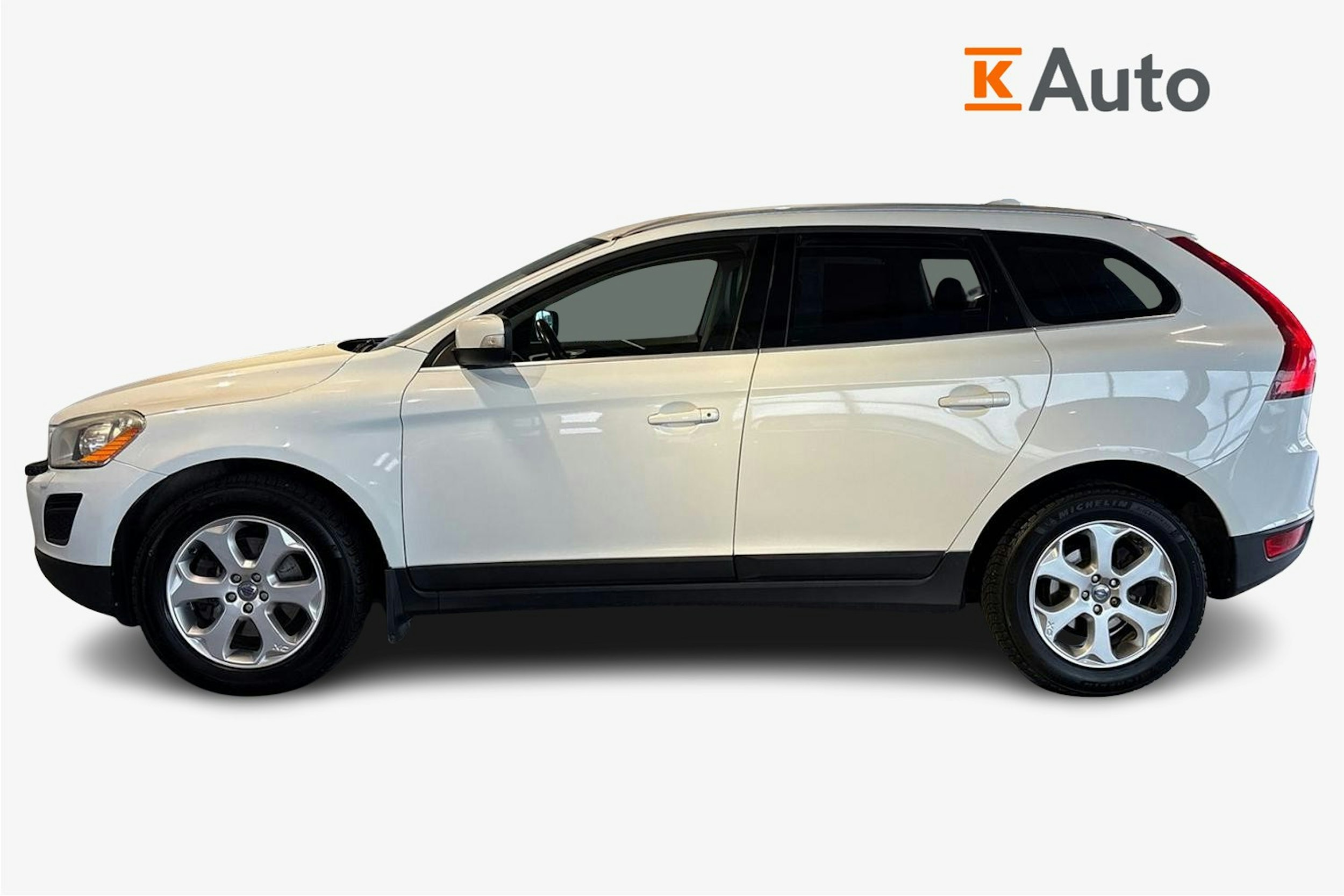valkoinen Volvo XC60 2010 kuva 5.