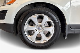 valkoinen Volvo XC60 2010 kuva 9.