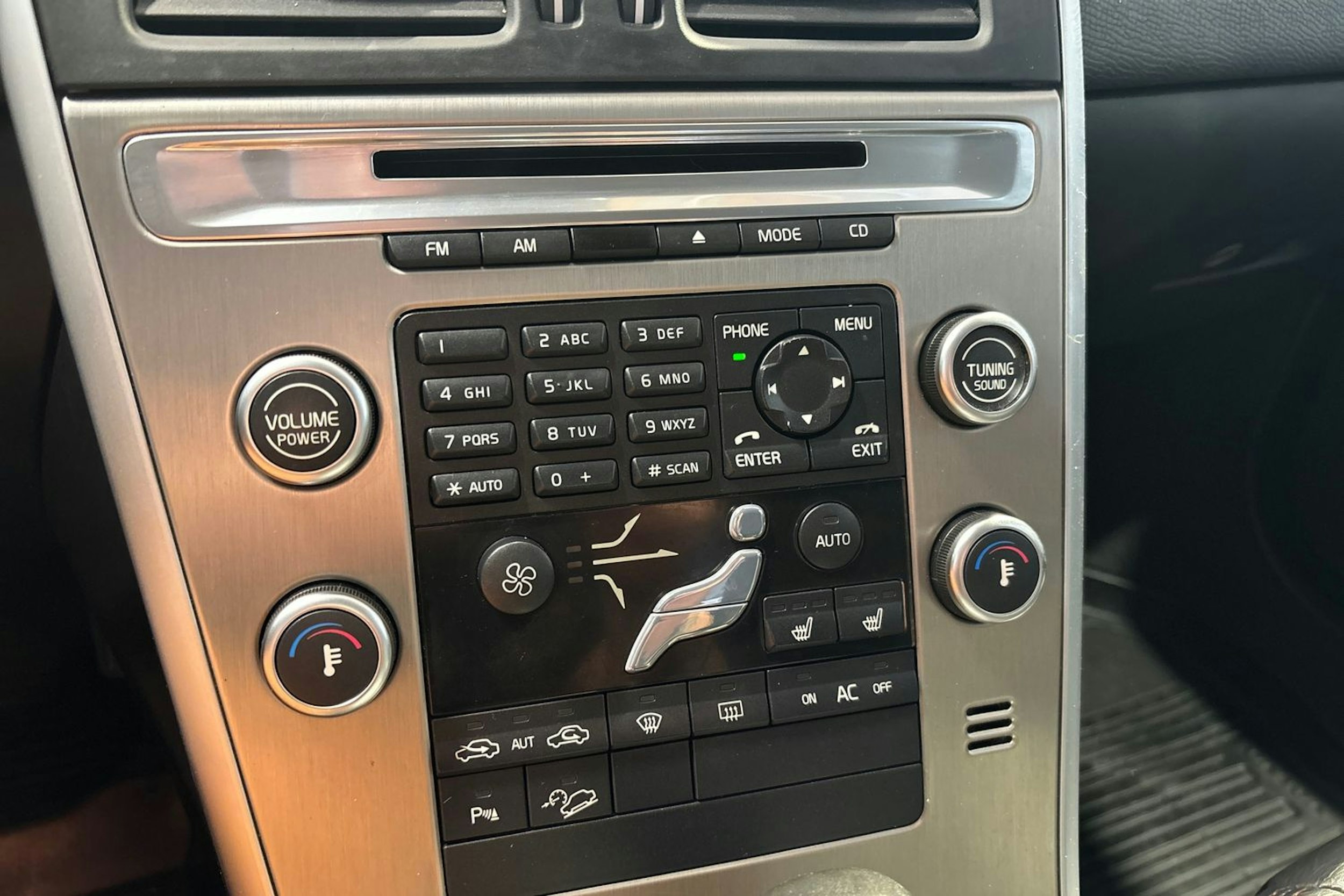 valkoinen Volvo XC60 2010 kuva 16.
