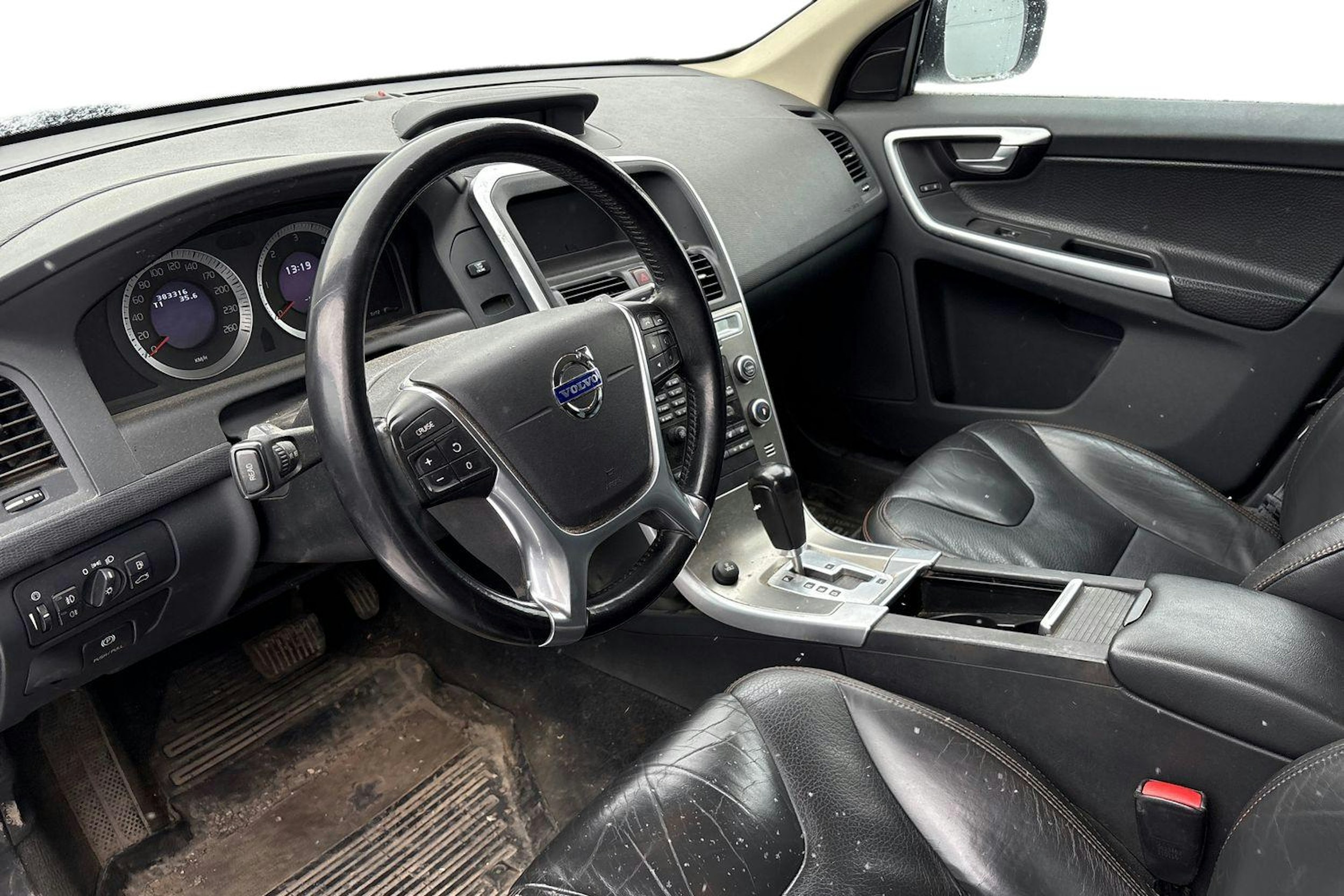 sininen Volvo XC60 2010 kuva 3.